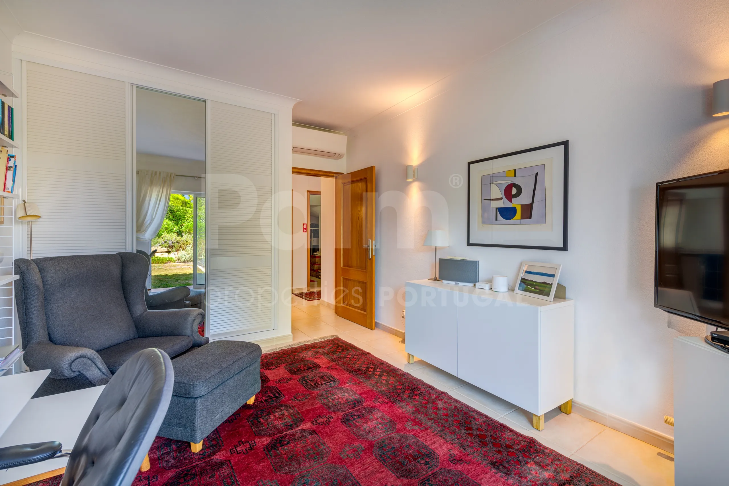 Modern 3-Bedroom Villa with Pool Near Gramacho Golf, Lagoa - View image 23 of 63