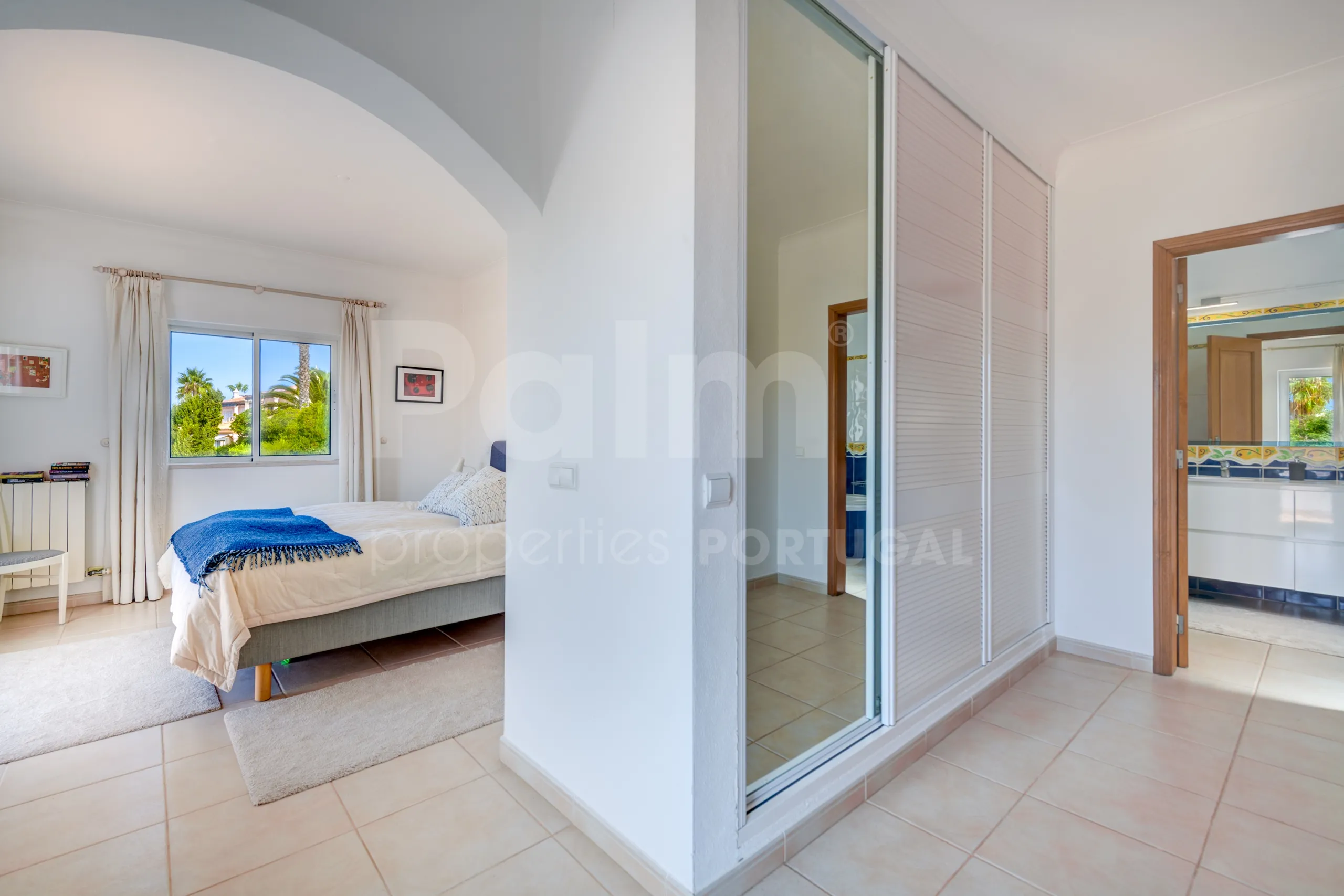Modern 3-Bedroom Villa with Pool Near Gramacho Golf, Lagoa - View image 27 of 63