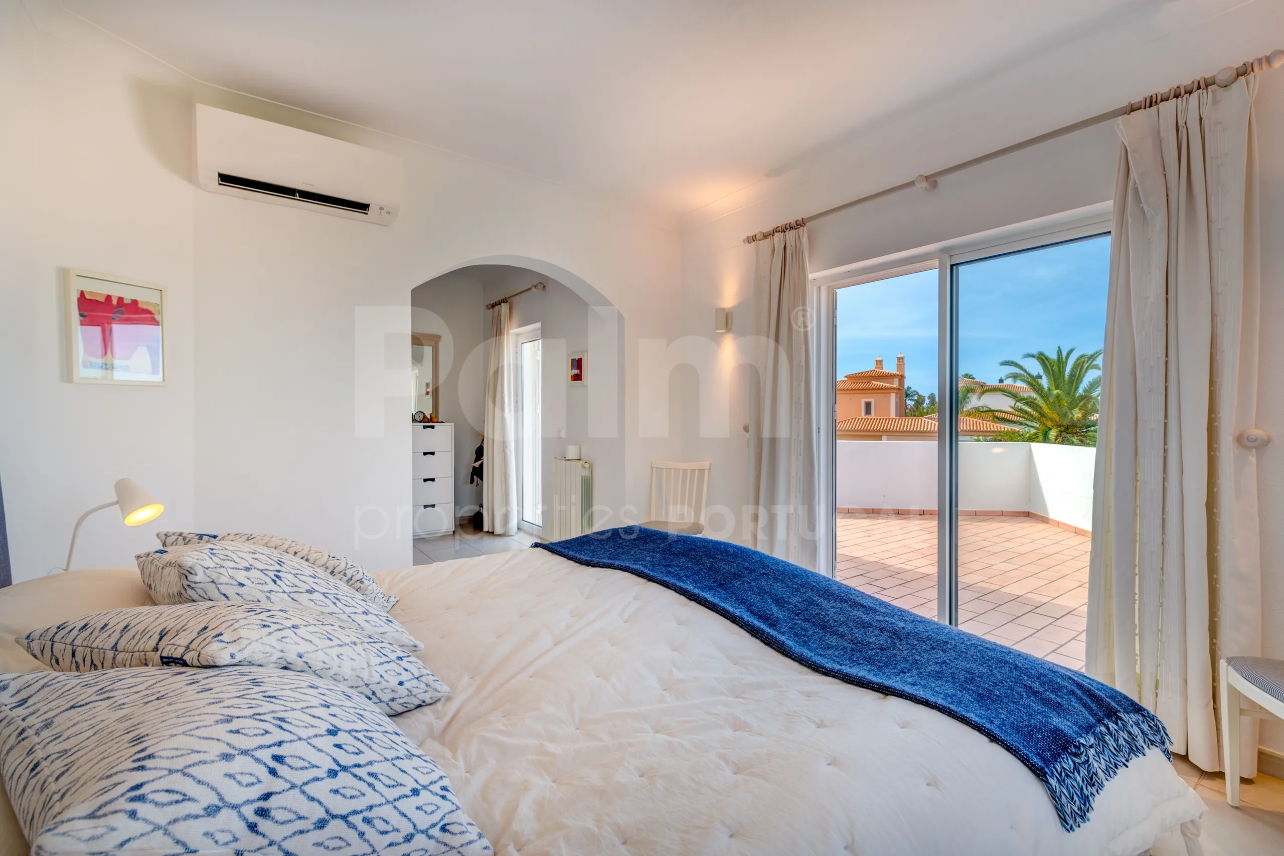 Modern 3-Bedroom Villa with Pool Near Gramacho Golf, Lagoa - View image 31 of 63
