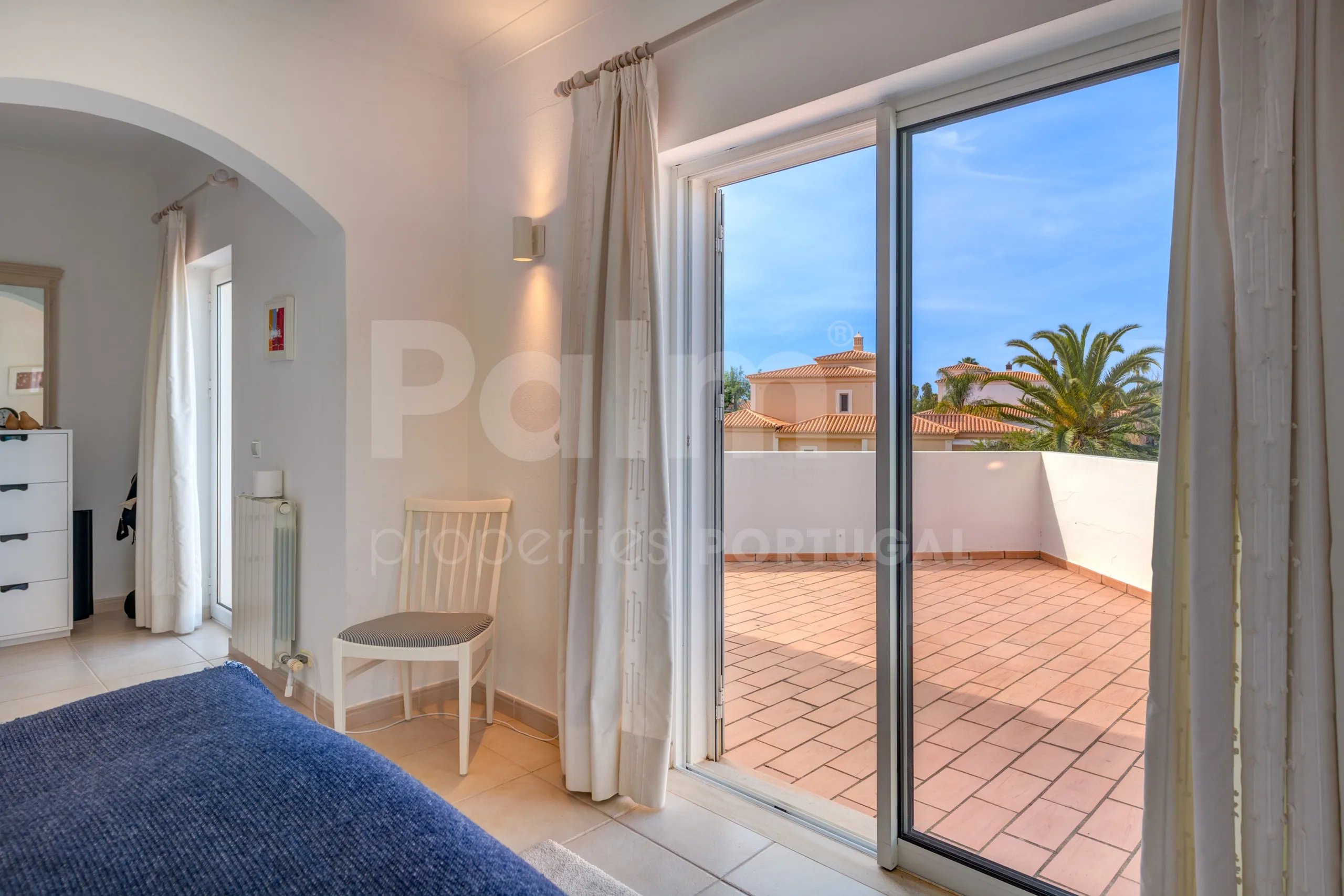 Modern 3-Bedroom Villa with Pool Near Gramacho Golf, Lagoa - View image 32 of 63