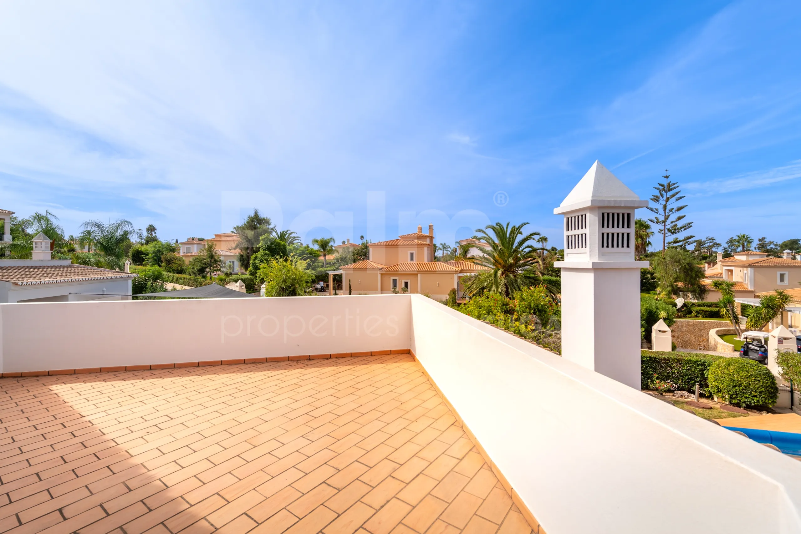 Modern 3-Bedroom Villa with Pool Near Gramacho Golf, Lagoa - View image 33 of 63