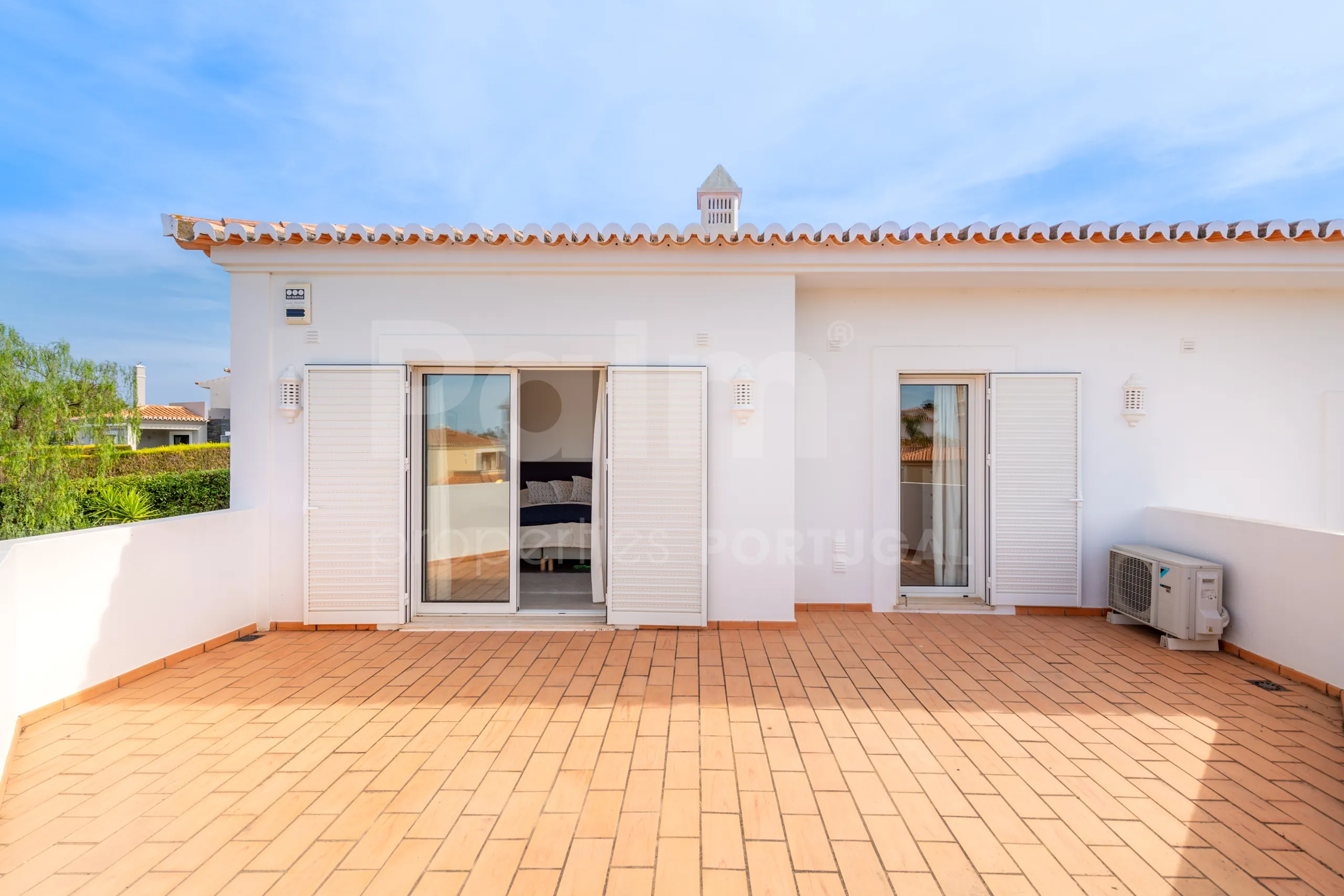 Modern 3-Bedroom Villa with Pool Near Gramacho Golf, Lagoa - View image 36 of 63
