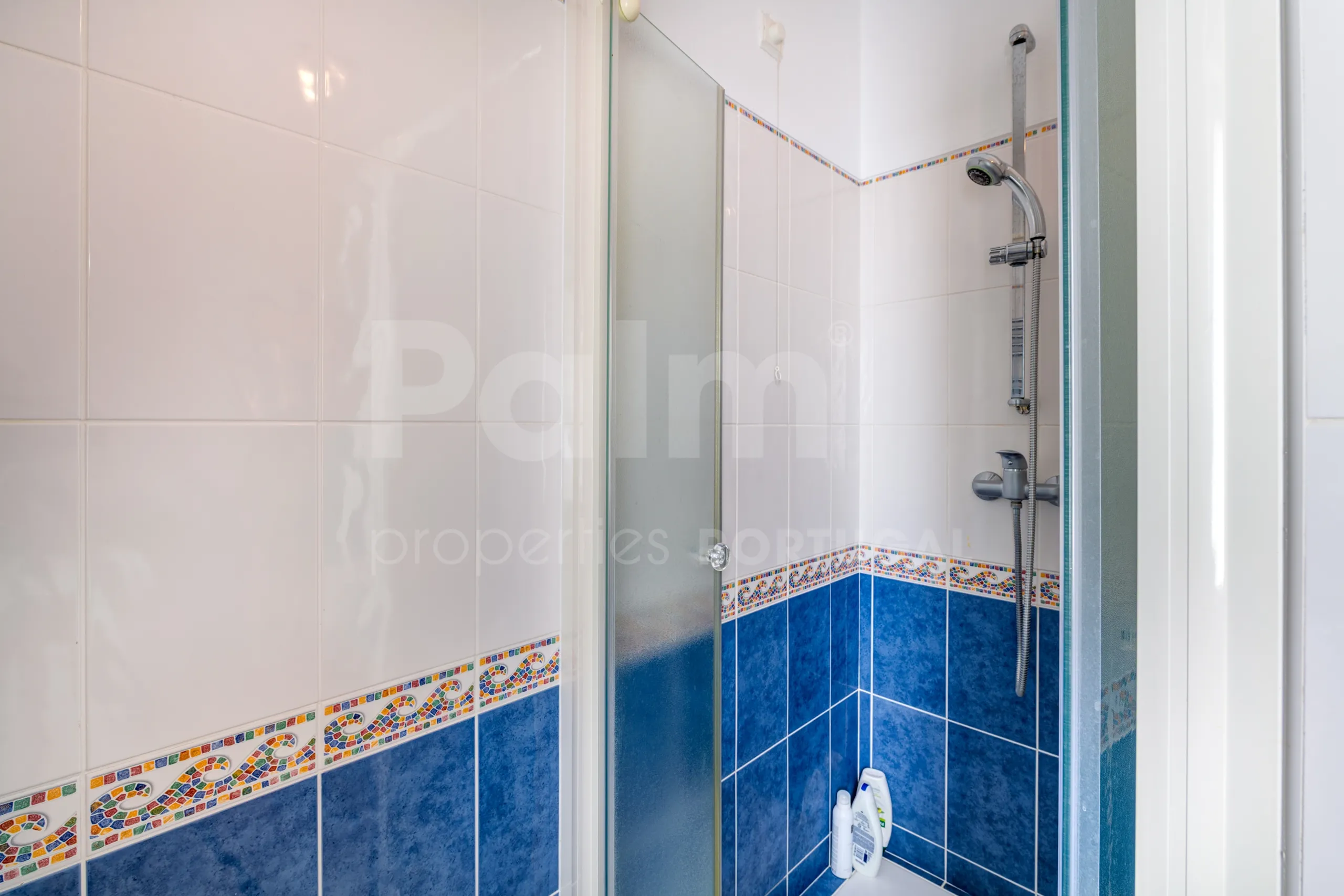 Modern 3-Bedroom Villa with Pool Near Gramacho Golf, Lagoa - View image 42 of 63