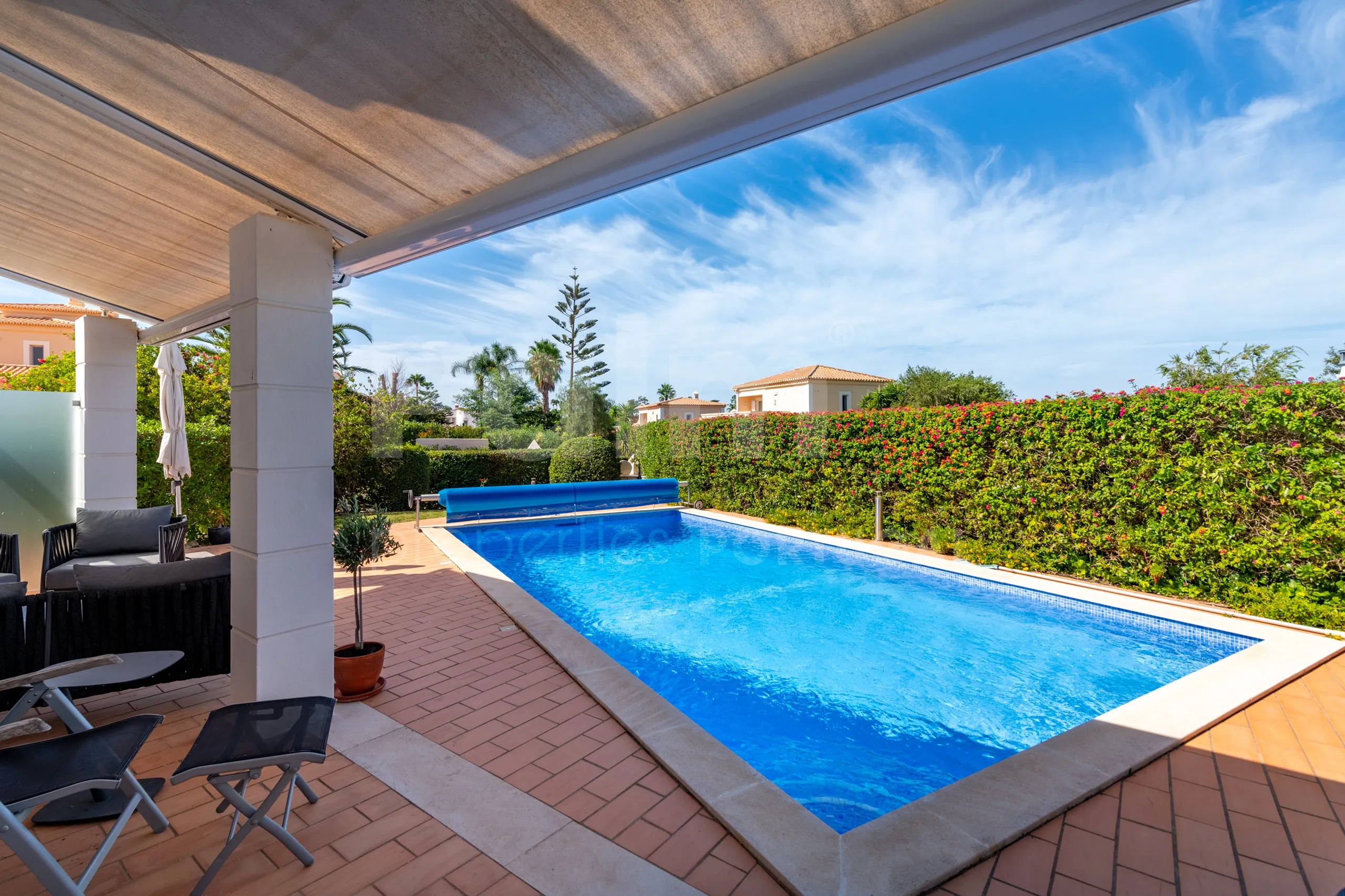 Modern 3-Bedroom Villa with Pool Near Gramacho Golf, Lagoa - View image 43 of 63