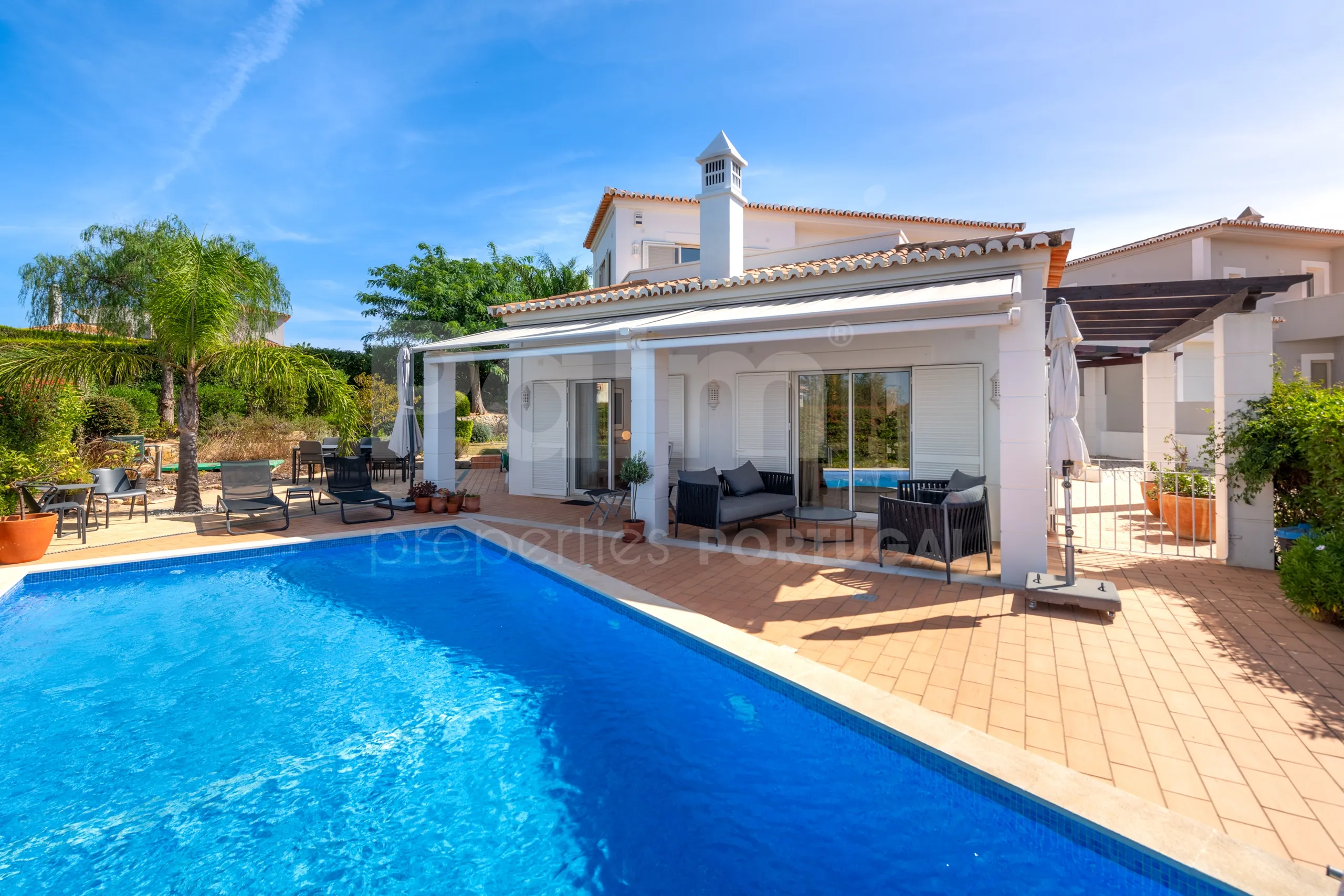 Modern 3-Bedroom Villa with Pool Near Gramacho Golf, Lagoa - View image 45 of 63
