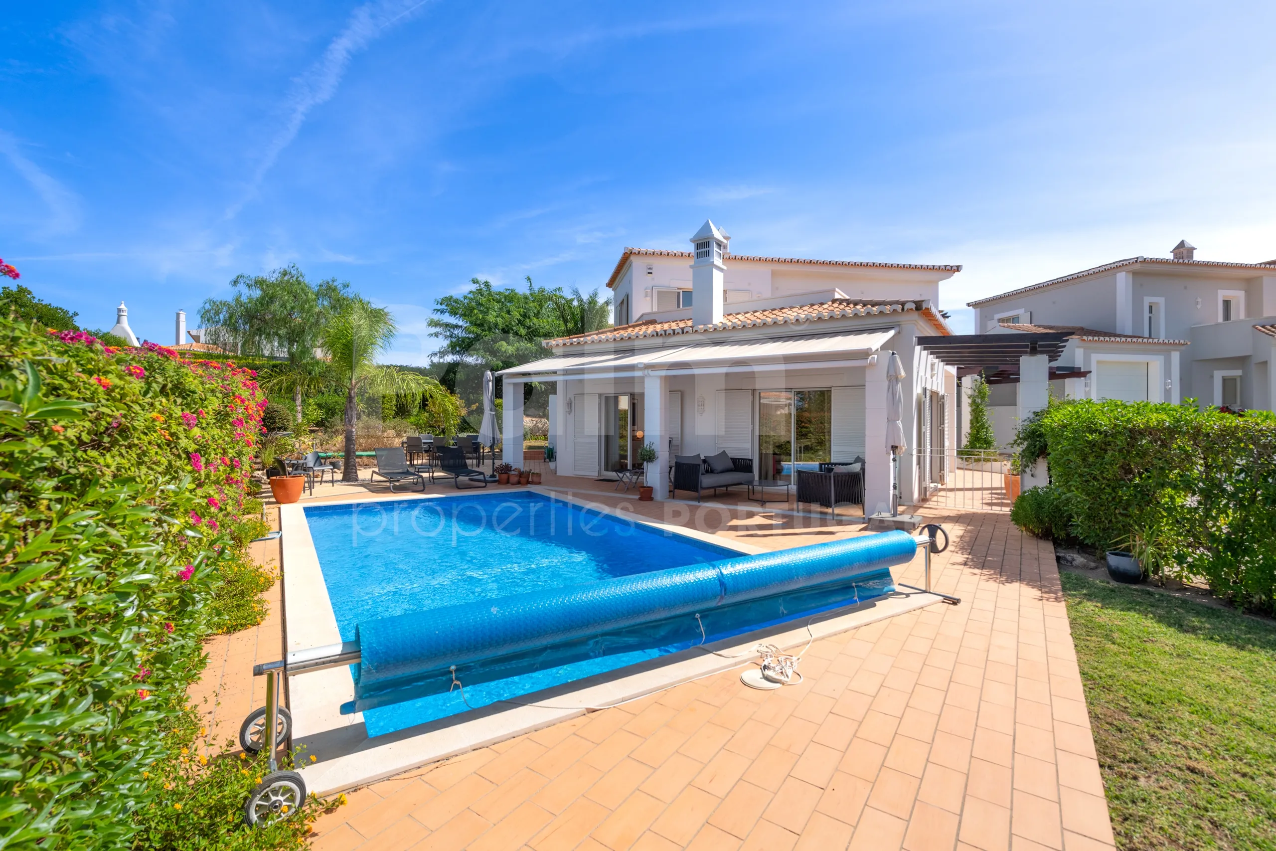 Modern 3-Bedroom Villa with Pool Near Gramacho Golf, Lagoa - View image 46 of 63