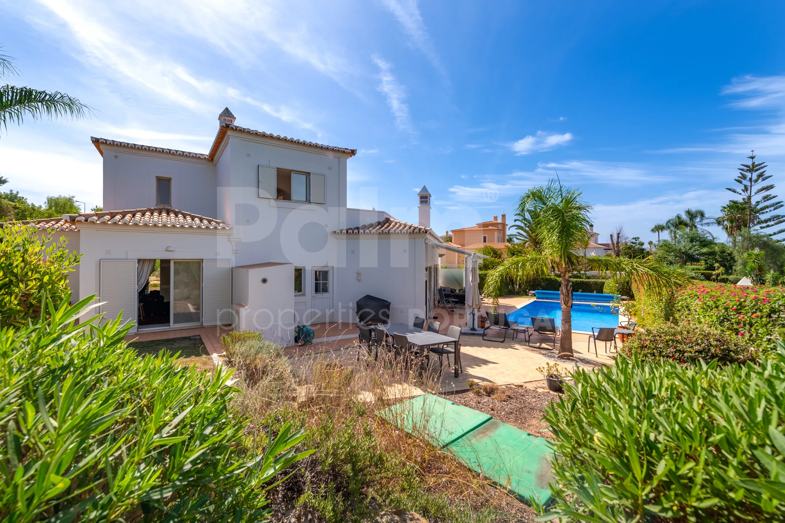 Modern 3-Bedroom Villa with Pool Near Gramacho Golf, Lagoa - View image 48 of 63