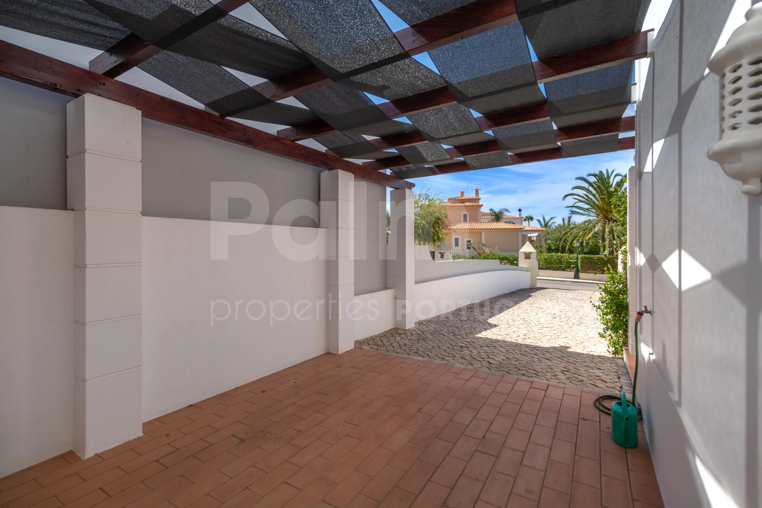 Modern 3-Bedroom Villa with Pool Near Gramacho Golf, Lagoa - View image 51 of 63