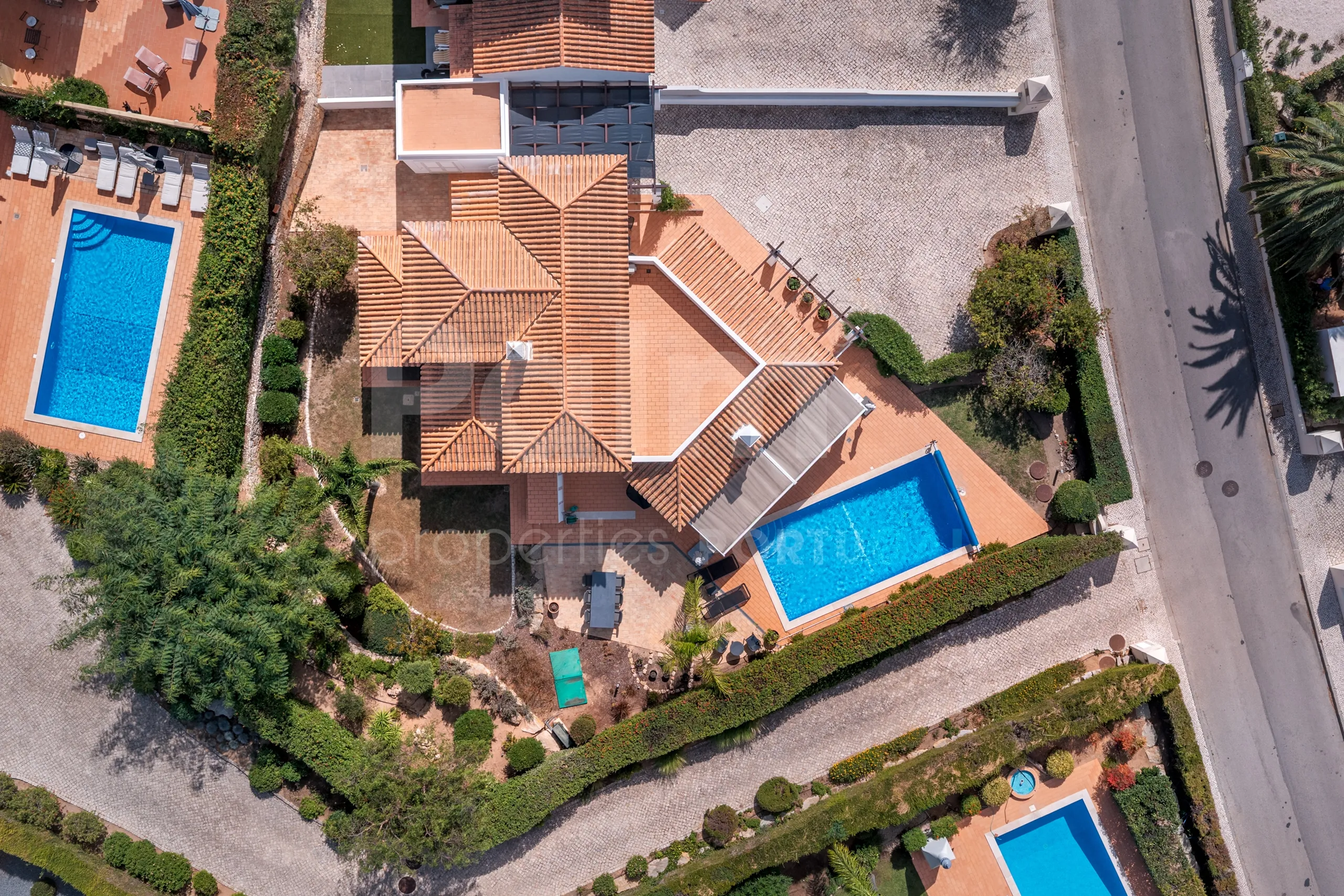 Modern 3-Bedroom Villa with Pool Near Gramacho Golf, Lagoa - View image 57 of 63