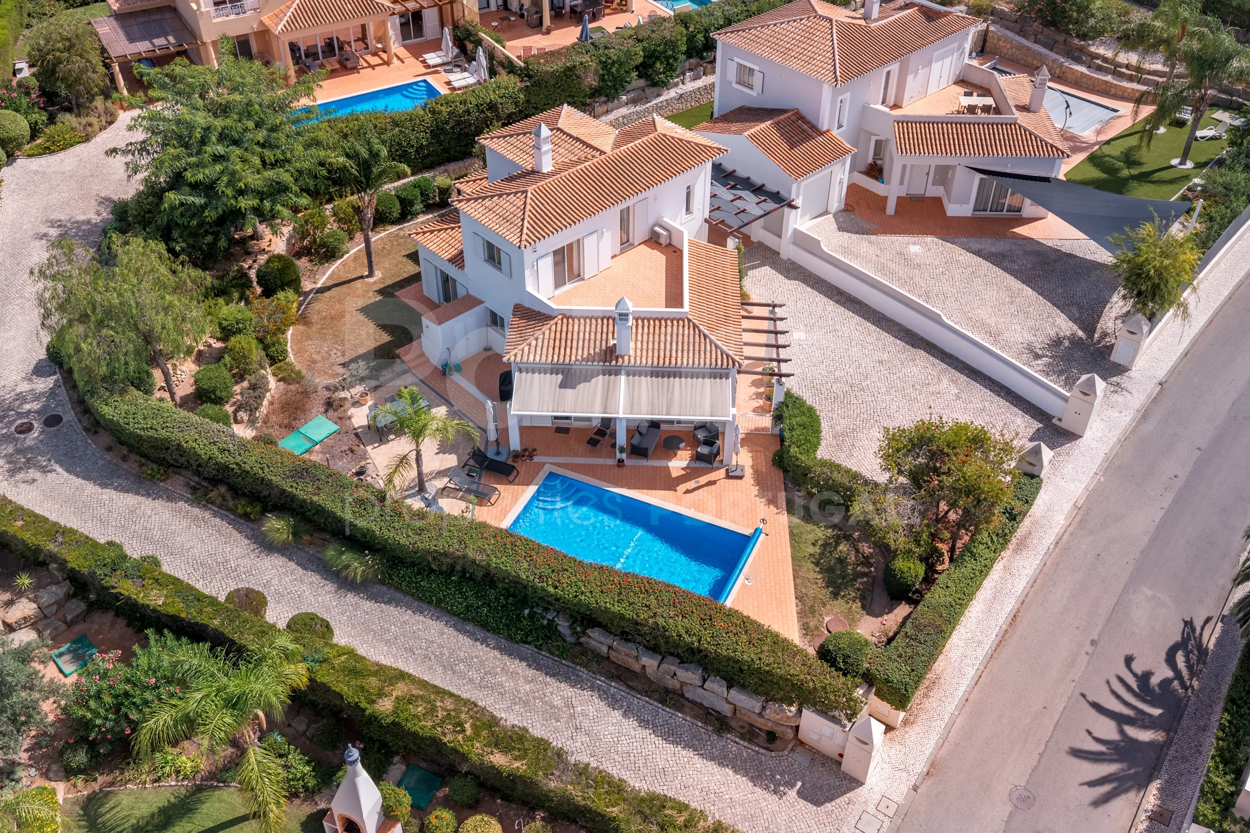 Modern 3-Bedroom Villa with Pool Near Gramacho Golf, Lagoa - View image 58 of 63