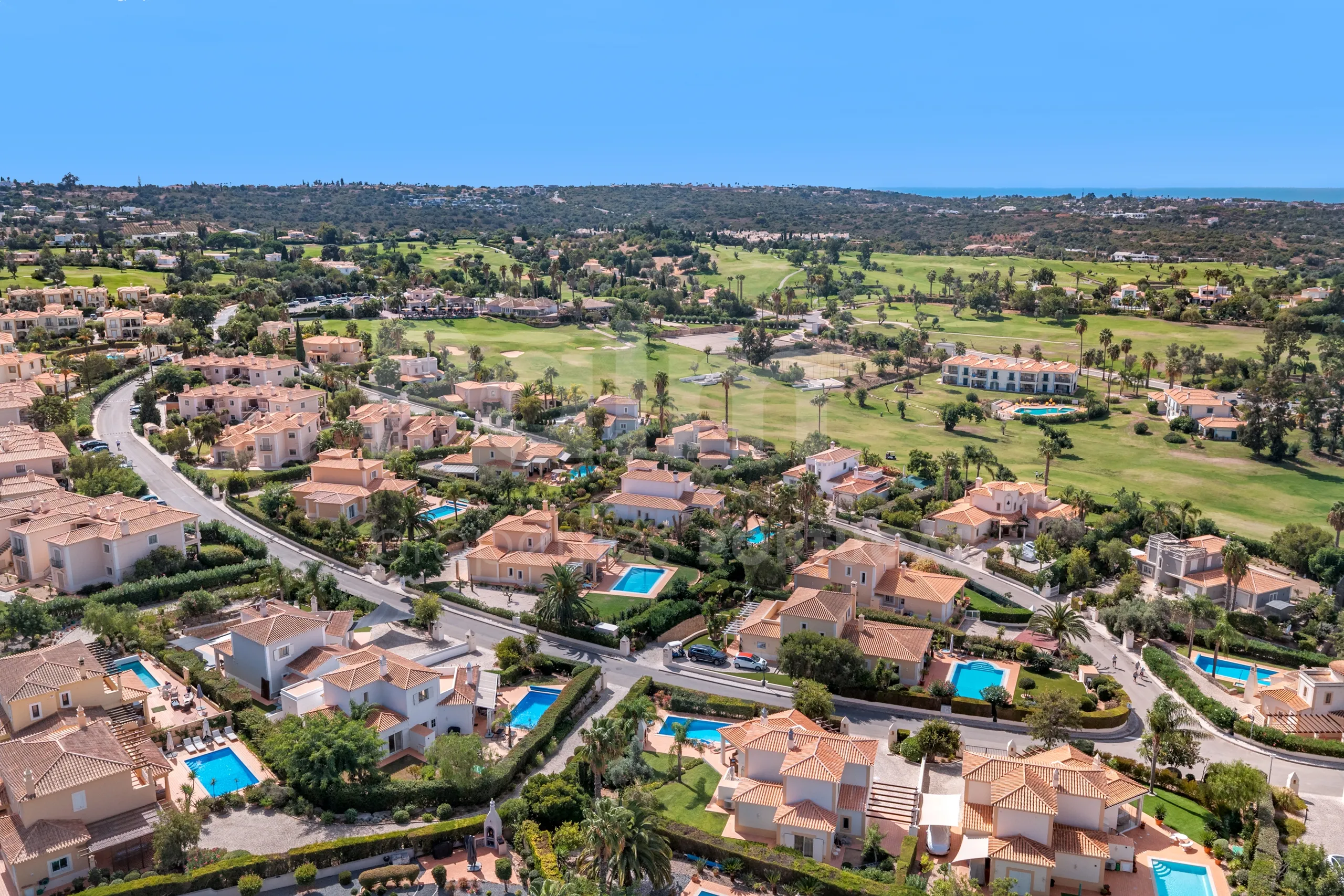Modern 3-Bedroom Villa with Pool Near Gramacho Golf, Lagoa - View image 61 of 63