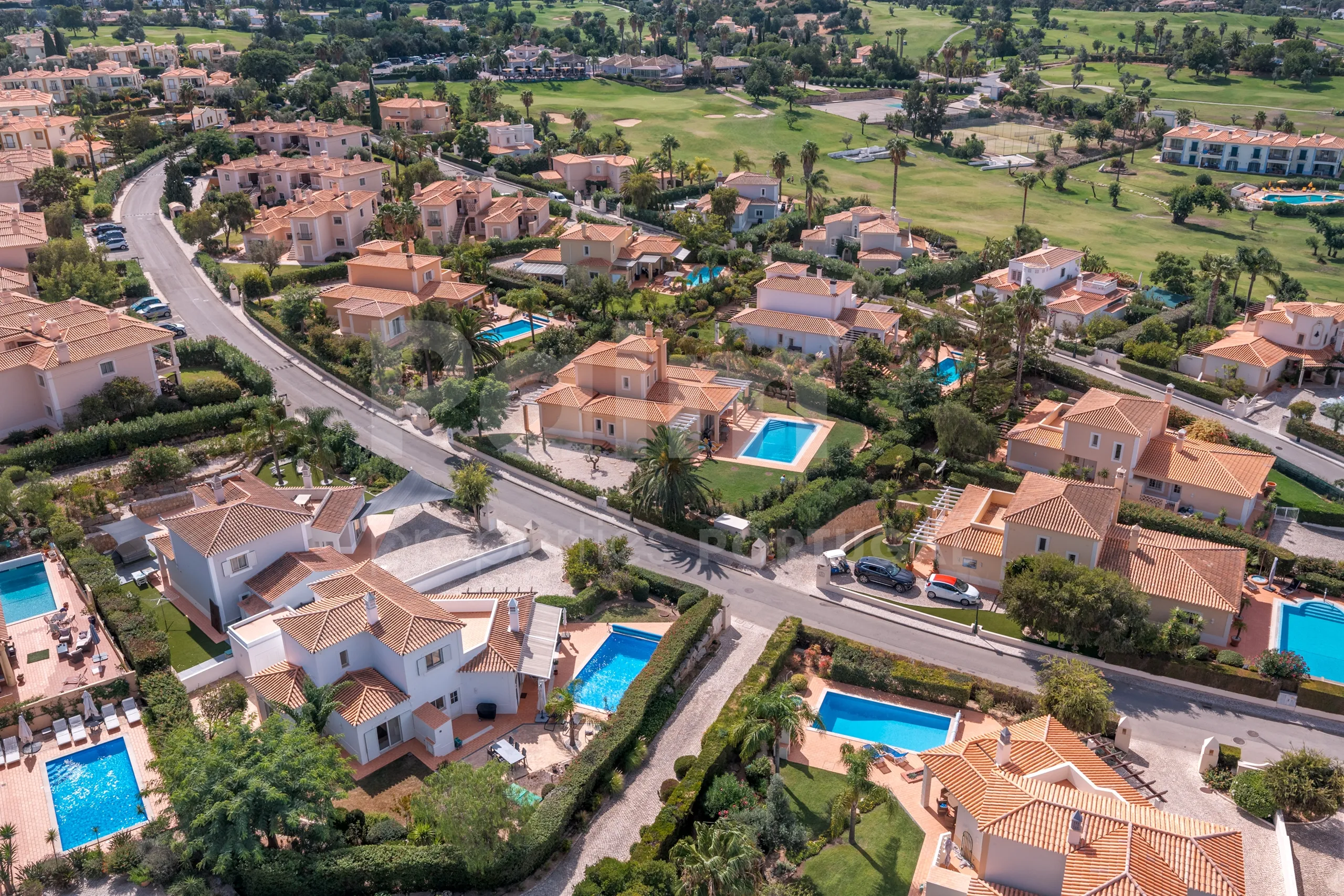 Modern 3-Bedroom Villa with Pool Near Gramacho Golf, Lagoa - View image 62 of 63