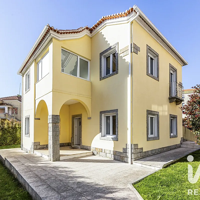 Contemporary 5-Bedroom House with Garden in Lisbon's Agualva e Mira-Sintra