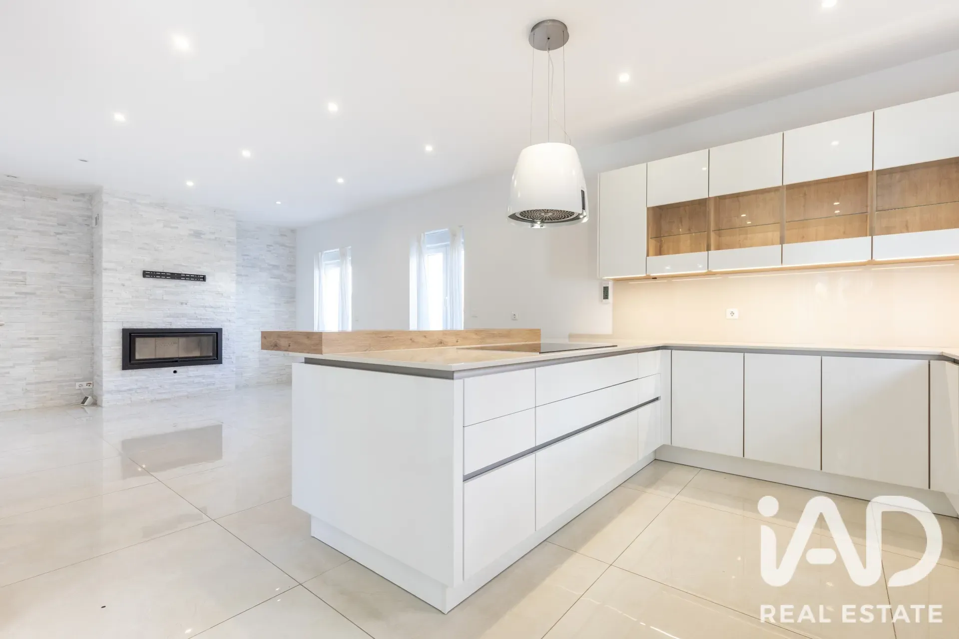 Contemporary 5-Bedroom House with Garden in Lisbon's Agualva e Mira-Sintra - View image 9 of 31