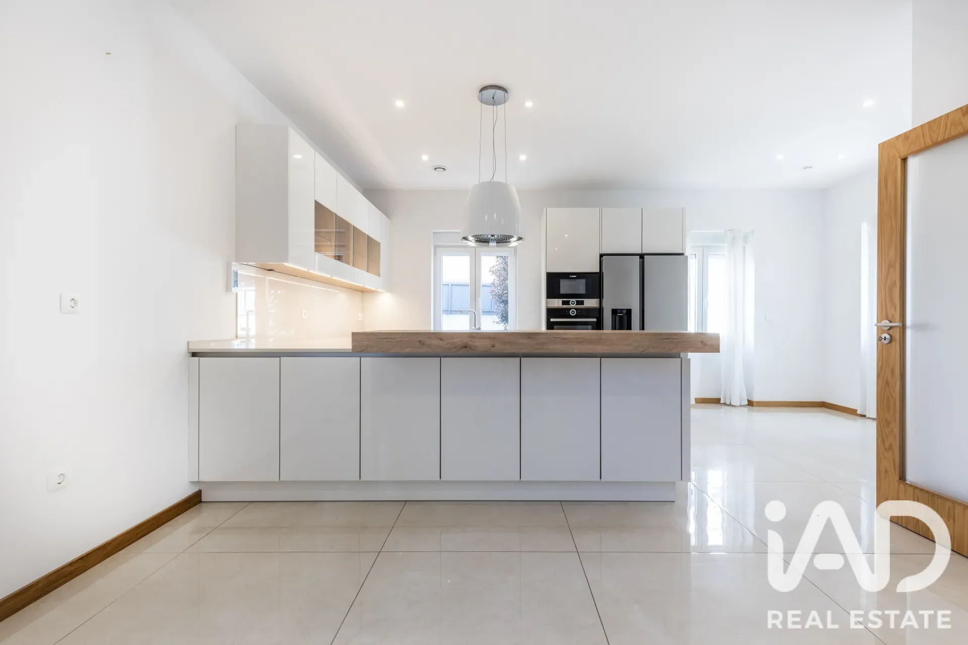 Contemporary 5-Bedroom House with Garden in Lisbon's Agualva e Mira-Sintra - View image 10 of 31