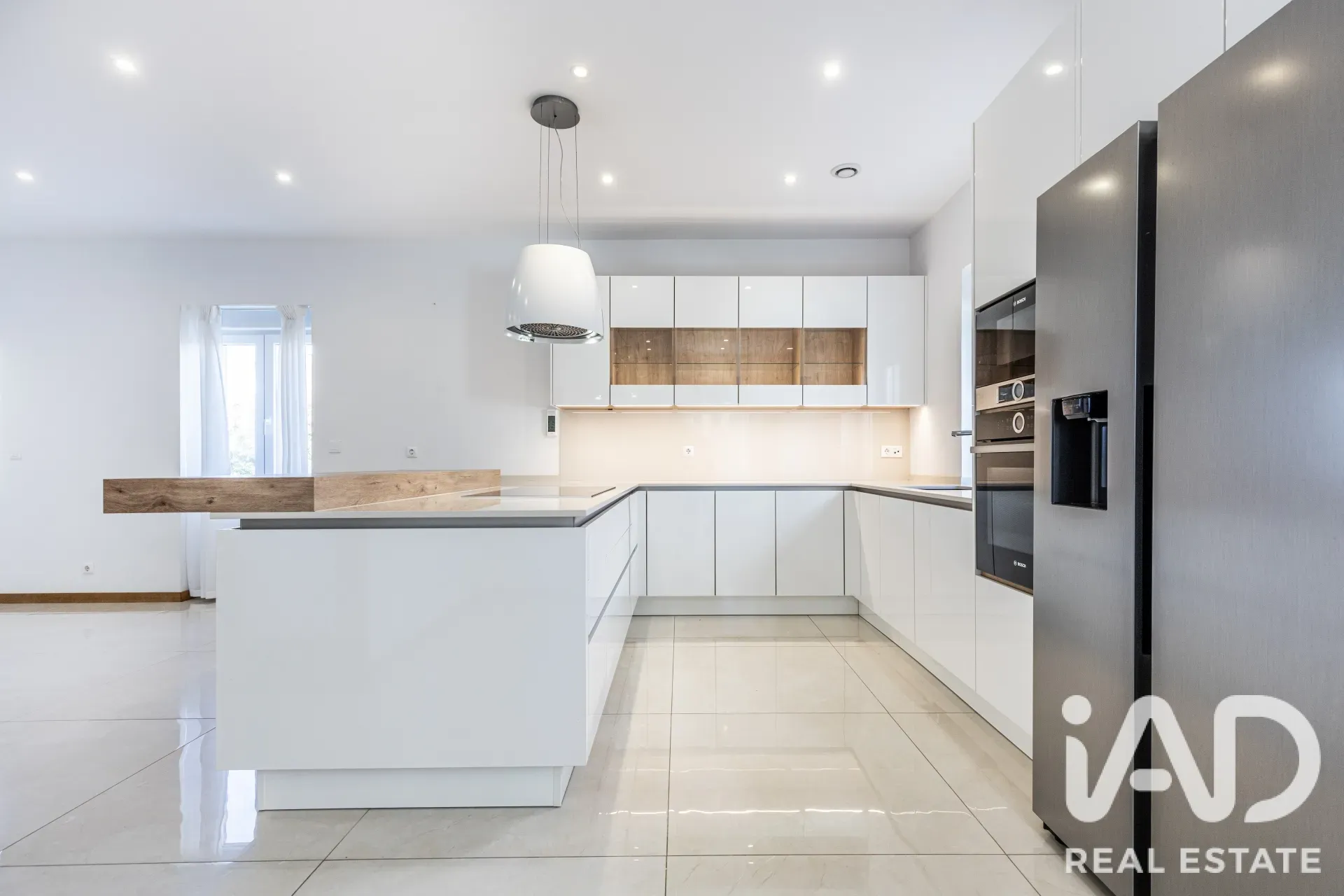 Contemporary 5-Bedroom House with Garden in Lisbon's Agualva e Mira-Sintra - View image 11 of 31