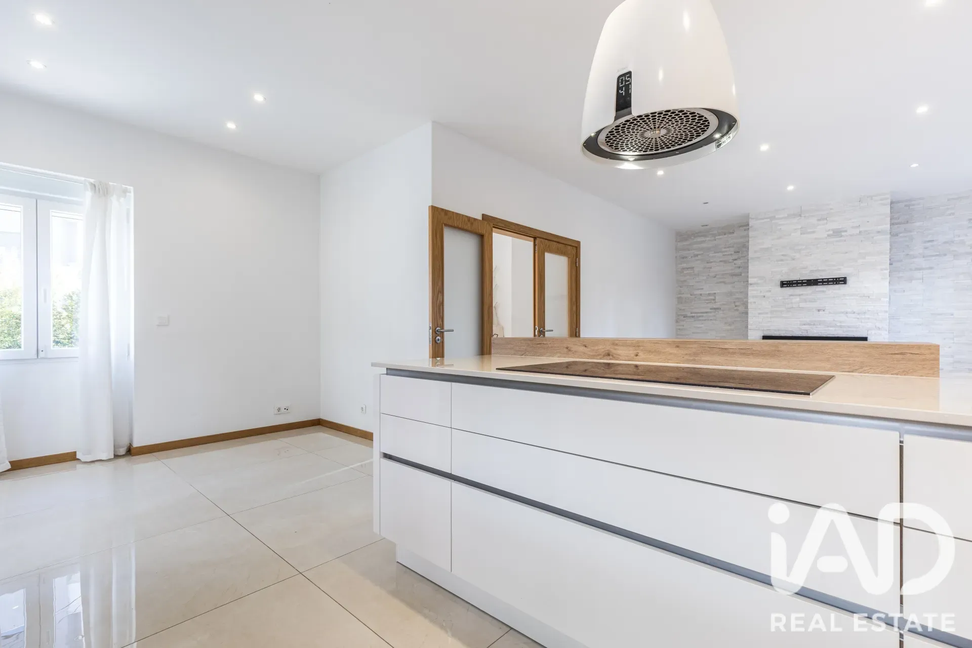 Contemporary 5-Bedroom House with Garden in Lisbon's Agualva e Mira-Sintra - View image 12 of 31