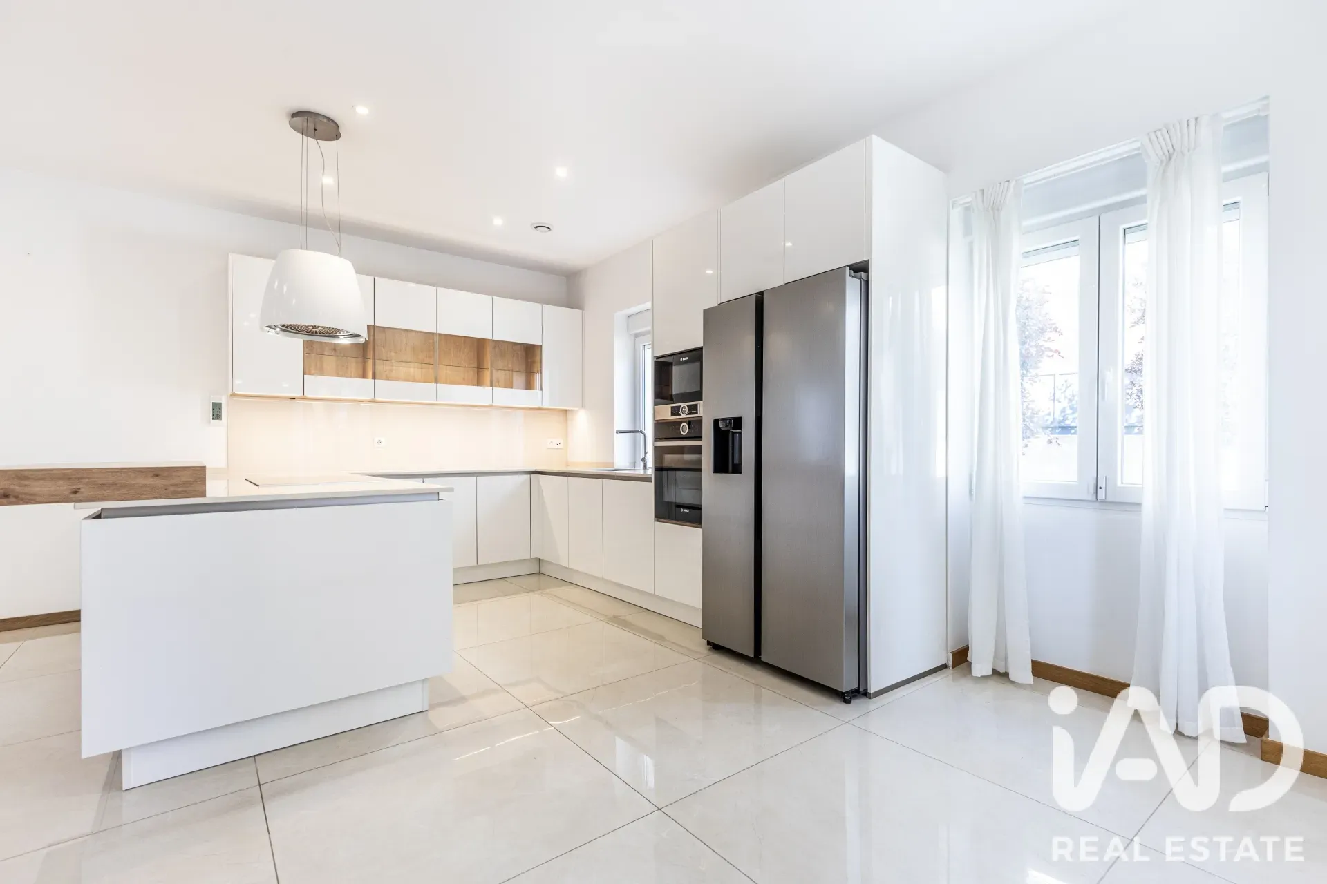 Contemporary 5-Bedroom House with Garden in Lisbon's Agualva e Mira-Sintra - View image 13 of 31