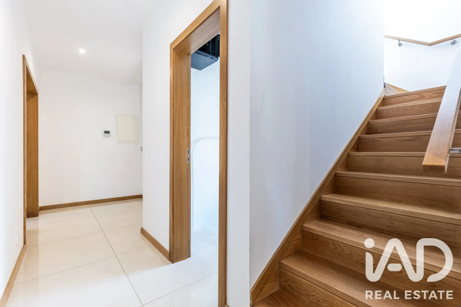 Contemporary 5-Bedroom House with Garden in Lisbon's Agualva e Mira-Sintra - View image 14 of 31