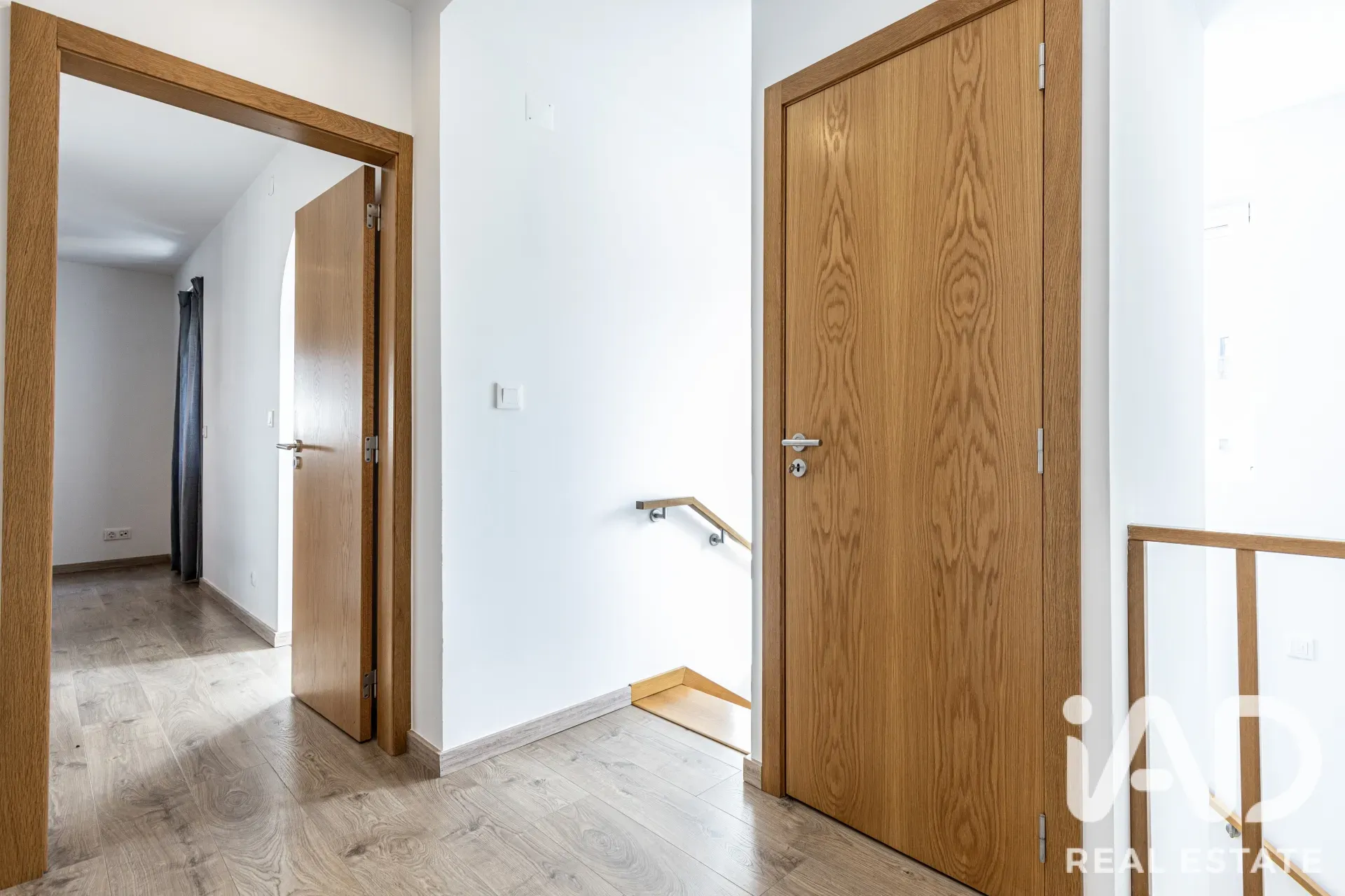 Contemporary 5-Bedroom House with Garden in Lisbon's Agualva e Mira-Sintra - View image 16 of 31