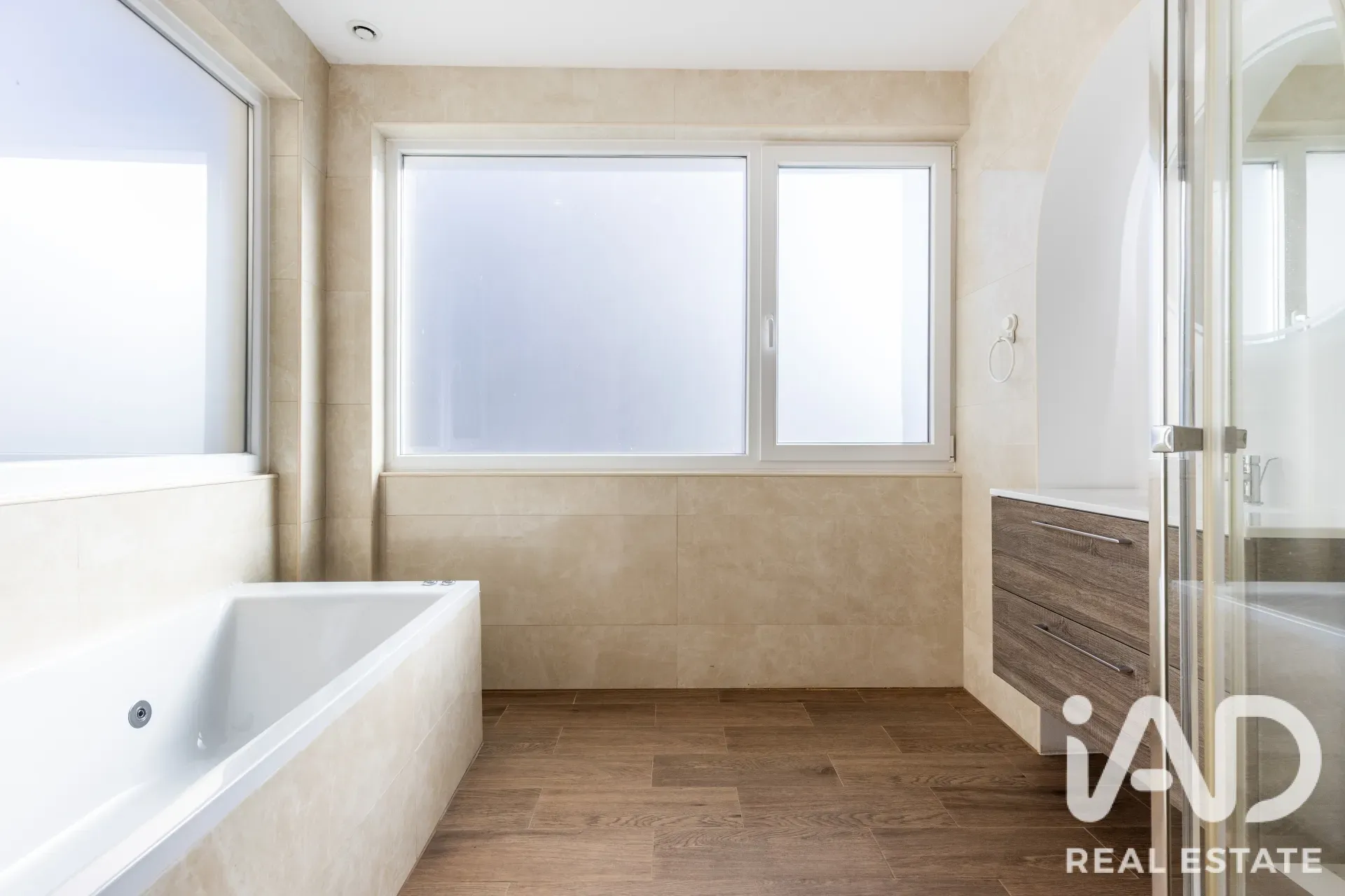 Contemporary 5-Bedroom House with Garden in Lisbon's Agualva e Mira-Sintra - View image 19 of 31