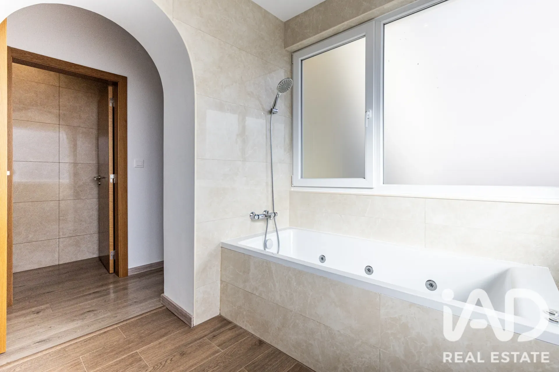 Contemporary 5-Bedroom House with Garden in Lisbon's Agualva e Mira-Sintra - View image 20 of 31