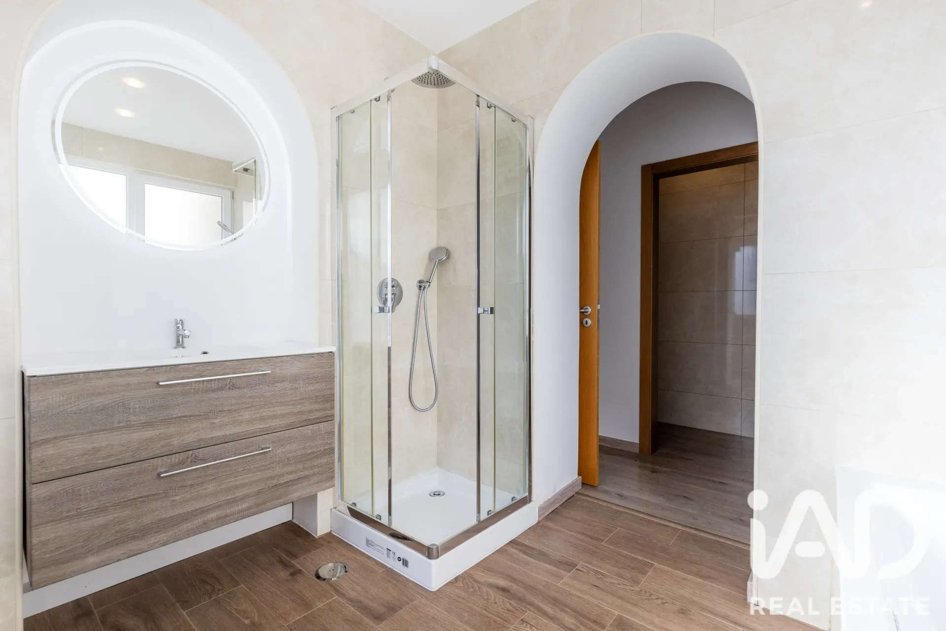 Contemporary 5-Bedroom House with Garden in Lisbon's Agualva e Mira-Sintra - View image 21 of 31