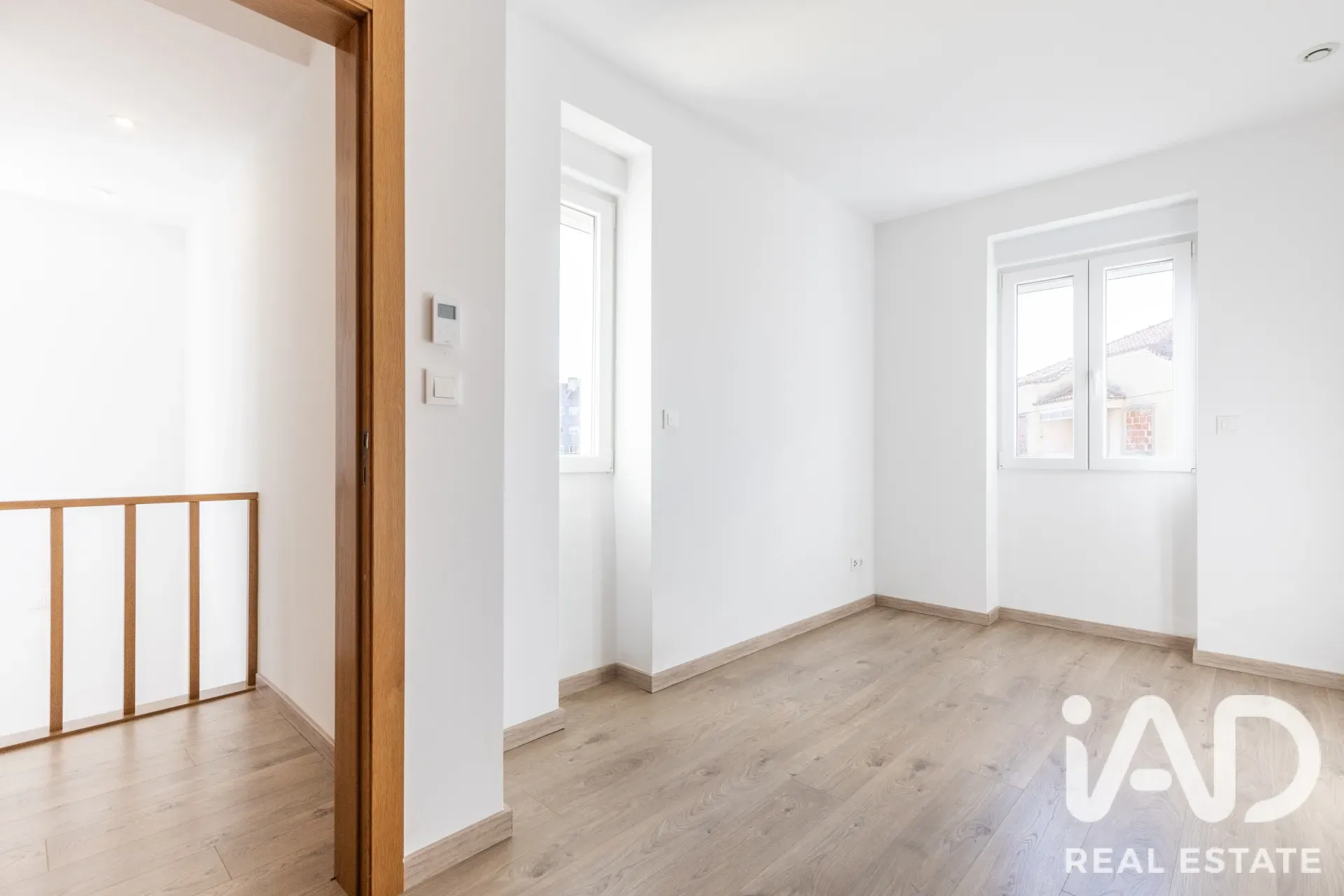Contemporary 5-Bedroom House with Garden in Lisbon's Agualva e Mira-Sintra - View image 22 of 31