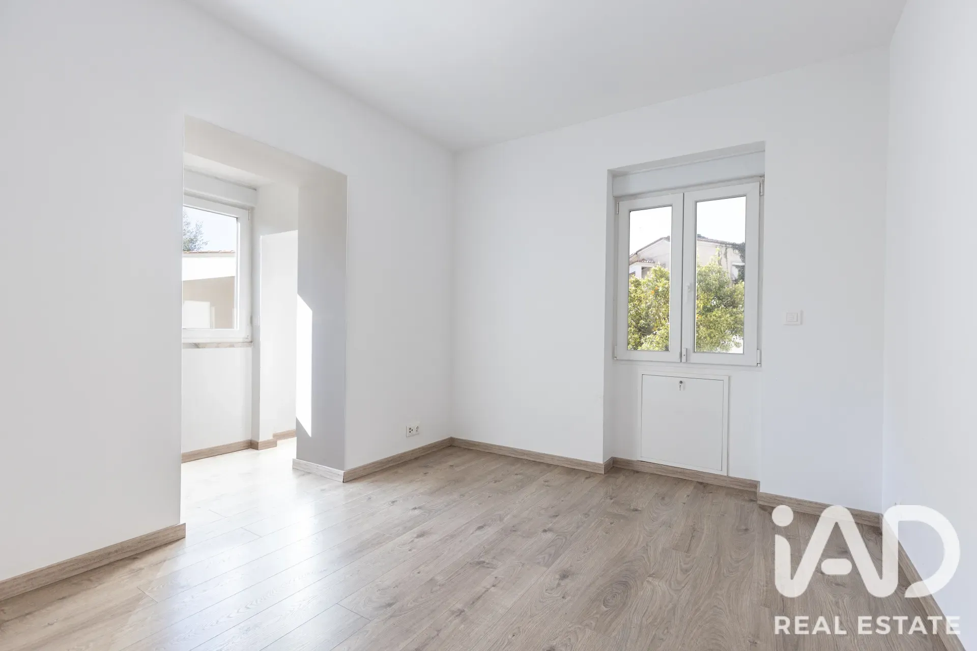Contemporary 5-Bedroom House with Garden in Lisbon's Agualva e Mira-Sintra - View image 29 of 31