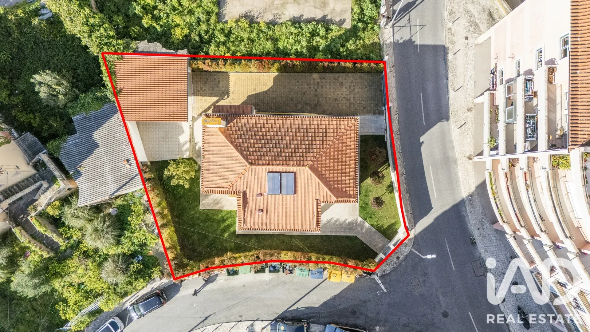 Contemporary 5-Bedroom House with Garden in Lisbon's Agualva e Mira-Sintra - View image 31 of 31
