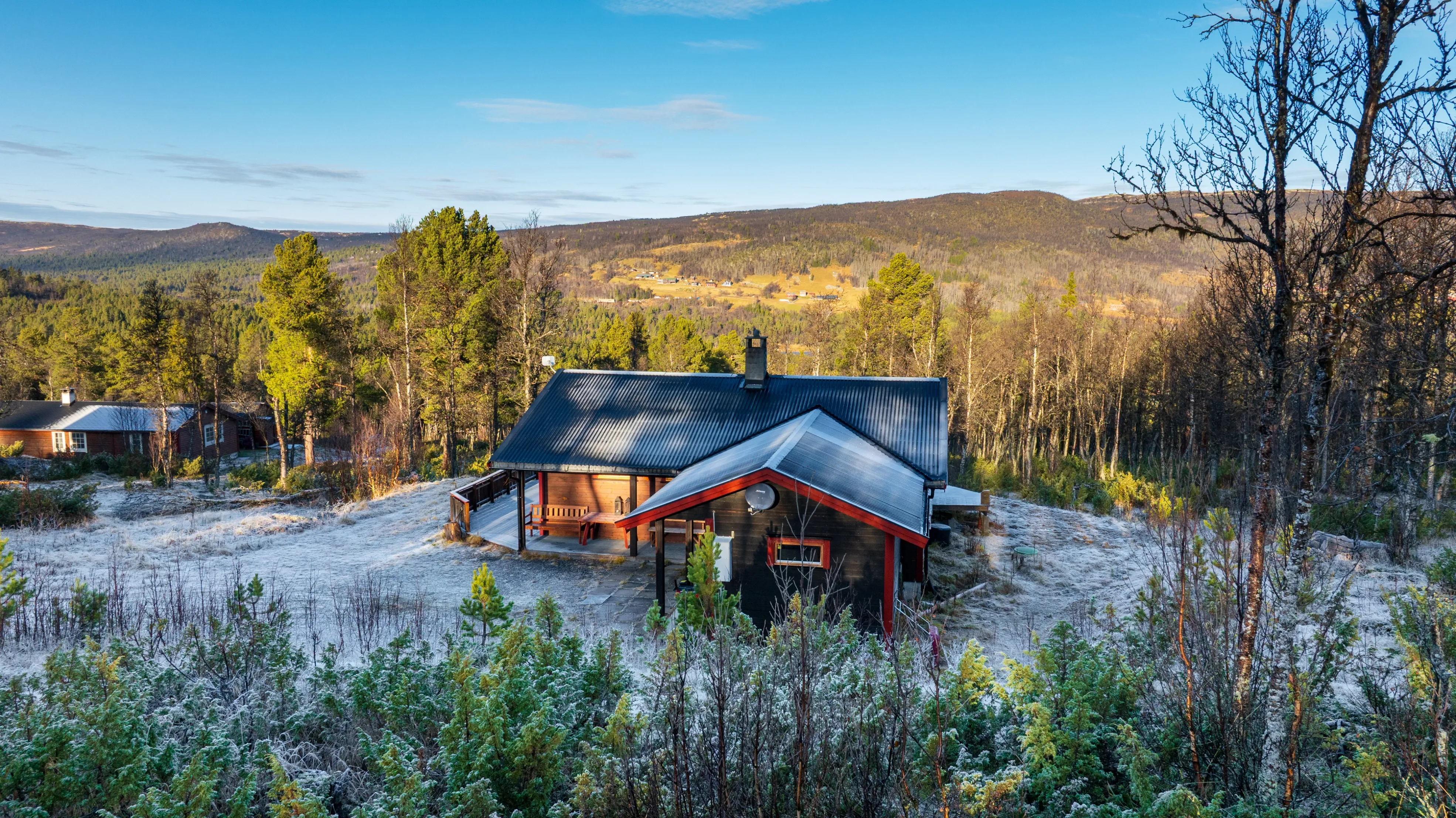 1990s Cabin with Expansive Terrace Near Dagali Ski Centre - Image 2