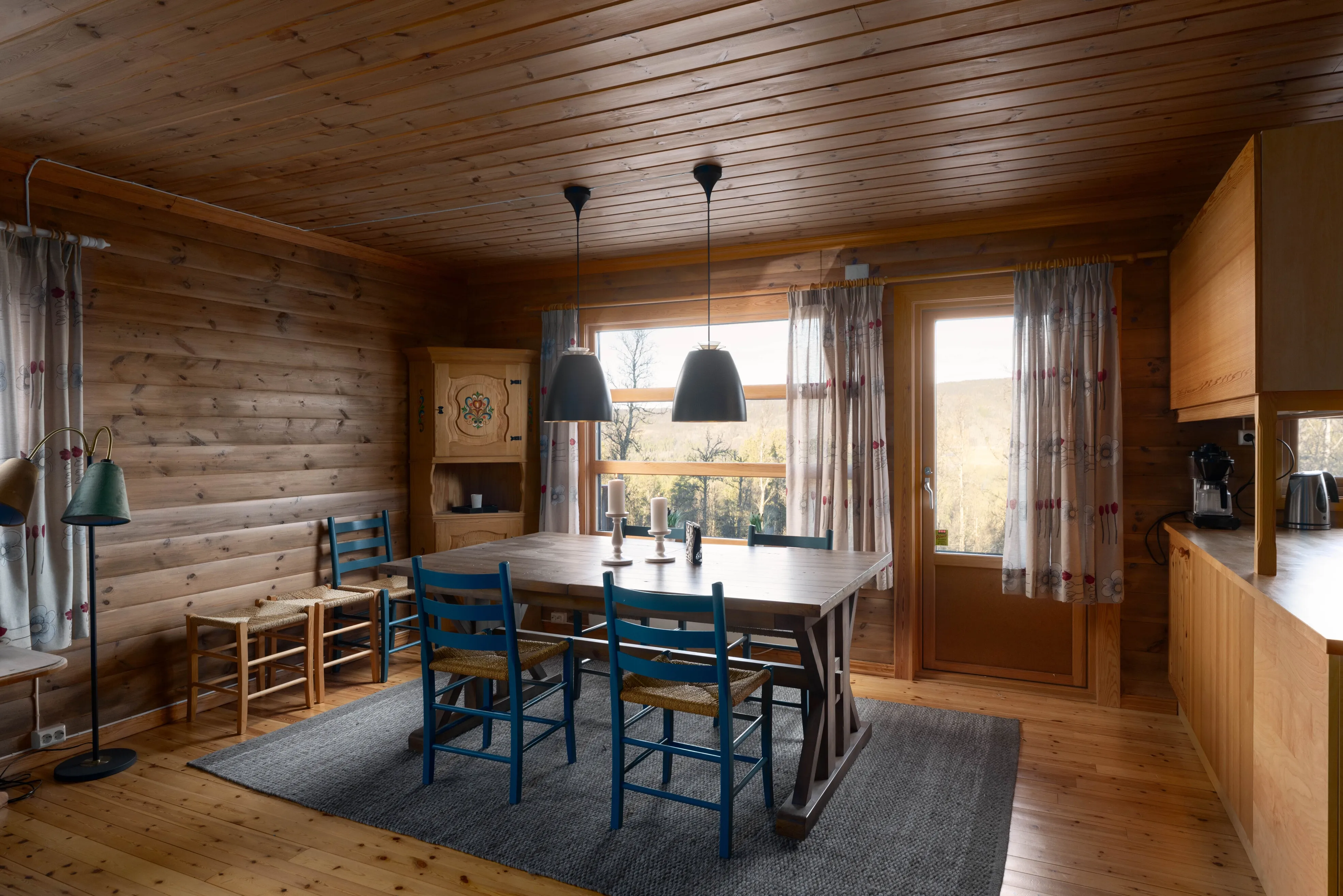 1990s Cabin with Expansive Terrace Near Dagali Ski Centre - View image 6 of 28