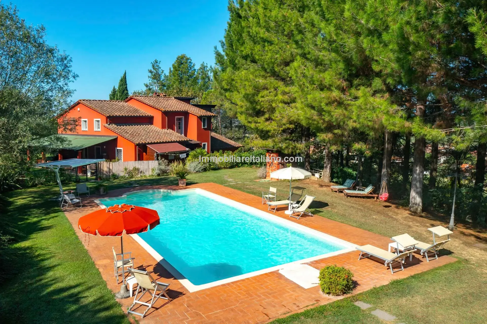 Contemporary 5-Bedroom Villa with Pool in Scenic Tuscany Near Florence - Image 1