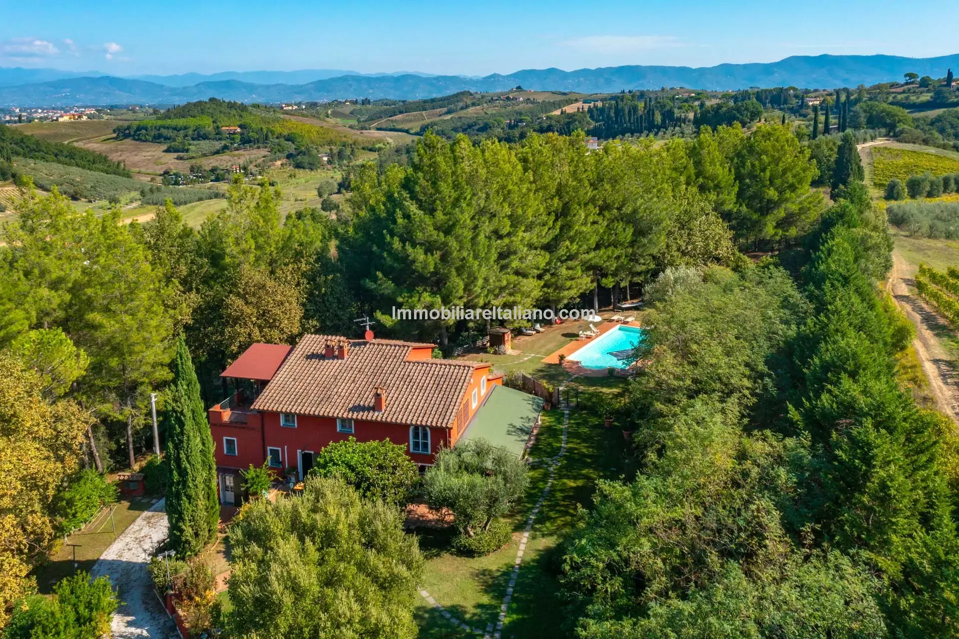 Contemporary 5-Bedroom Villa with Pool in Scenic Tuscany Near Florence - Image 2