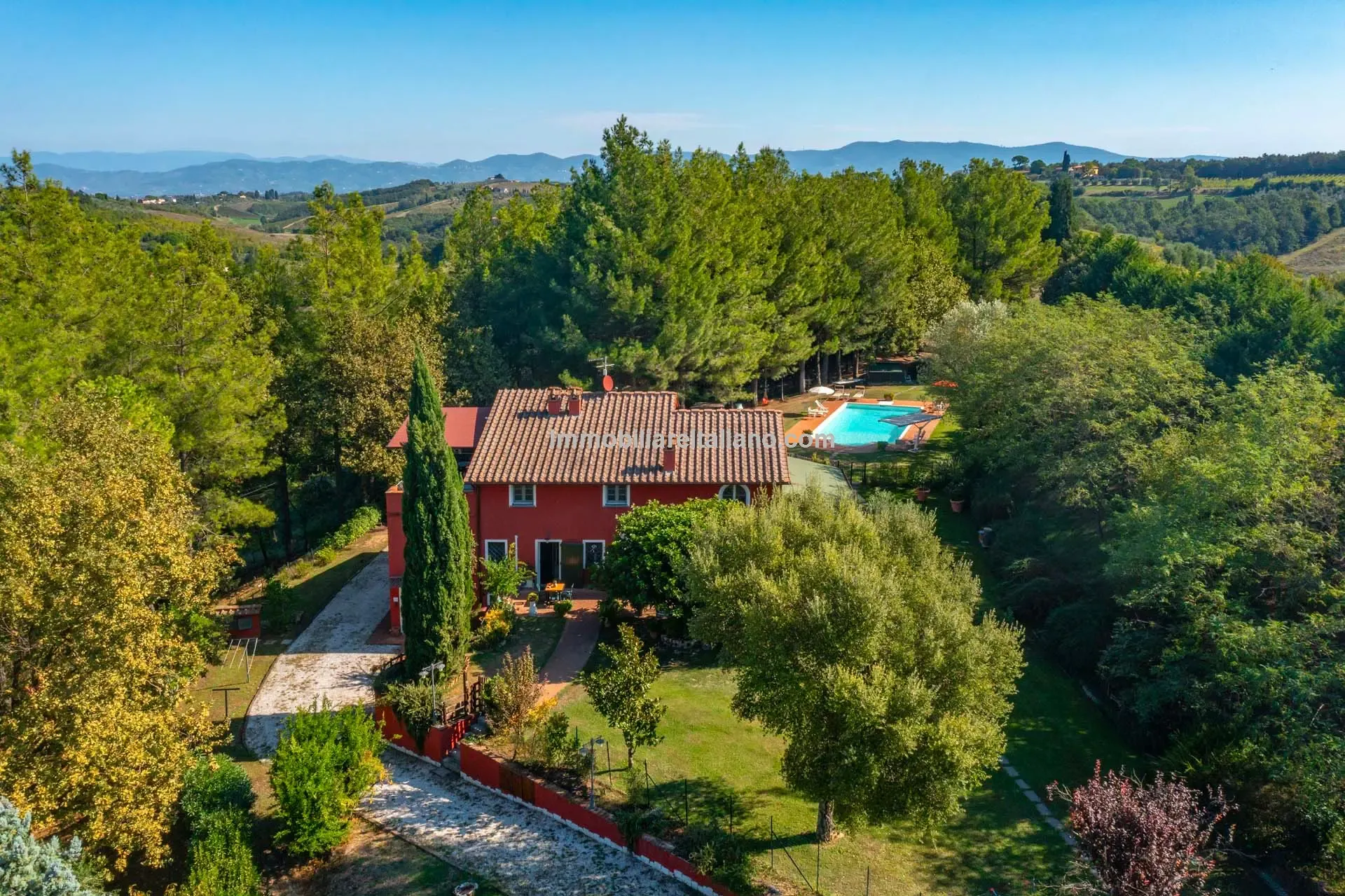 Contemporary 5-Bedroom Villa with Pool in Scenic Tuscany Near Florence - Image 3