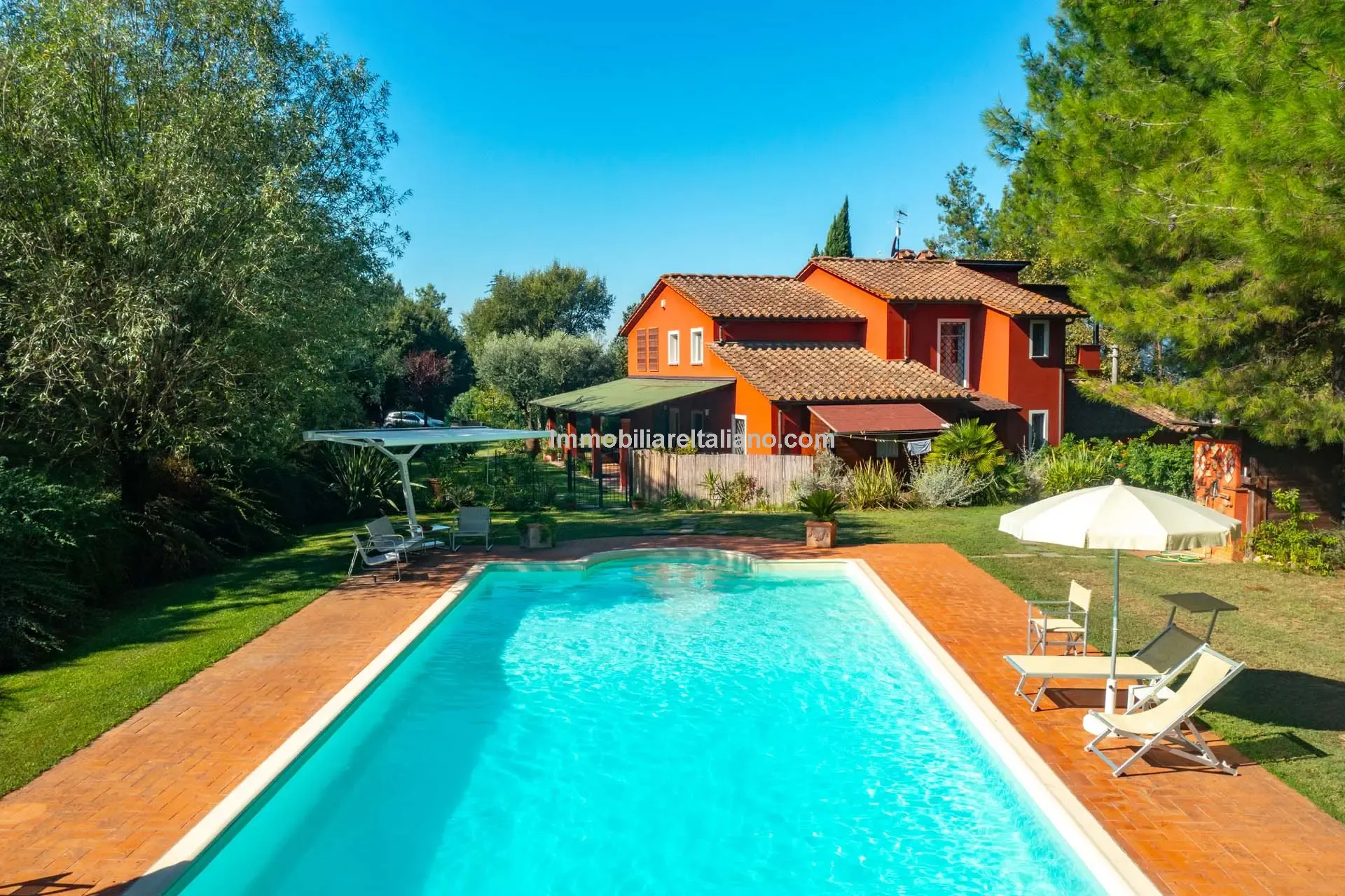 Contemporary 5-Bedroom Villa with Pool in Scenic Tuscany Near Florence - View image 6 of 63