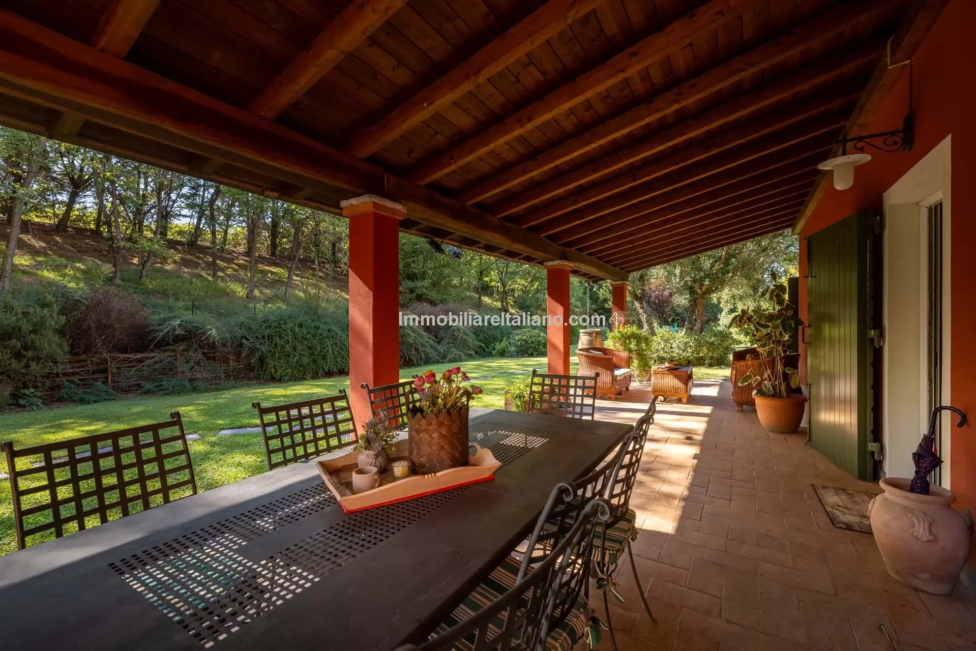 Contemporary 5-Bedroom Villa with Pool in Scenic Tuscany Near Florence - View image 12 of 63