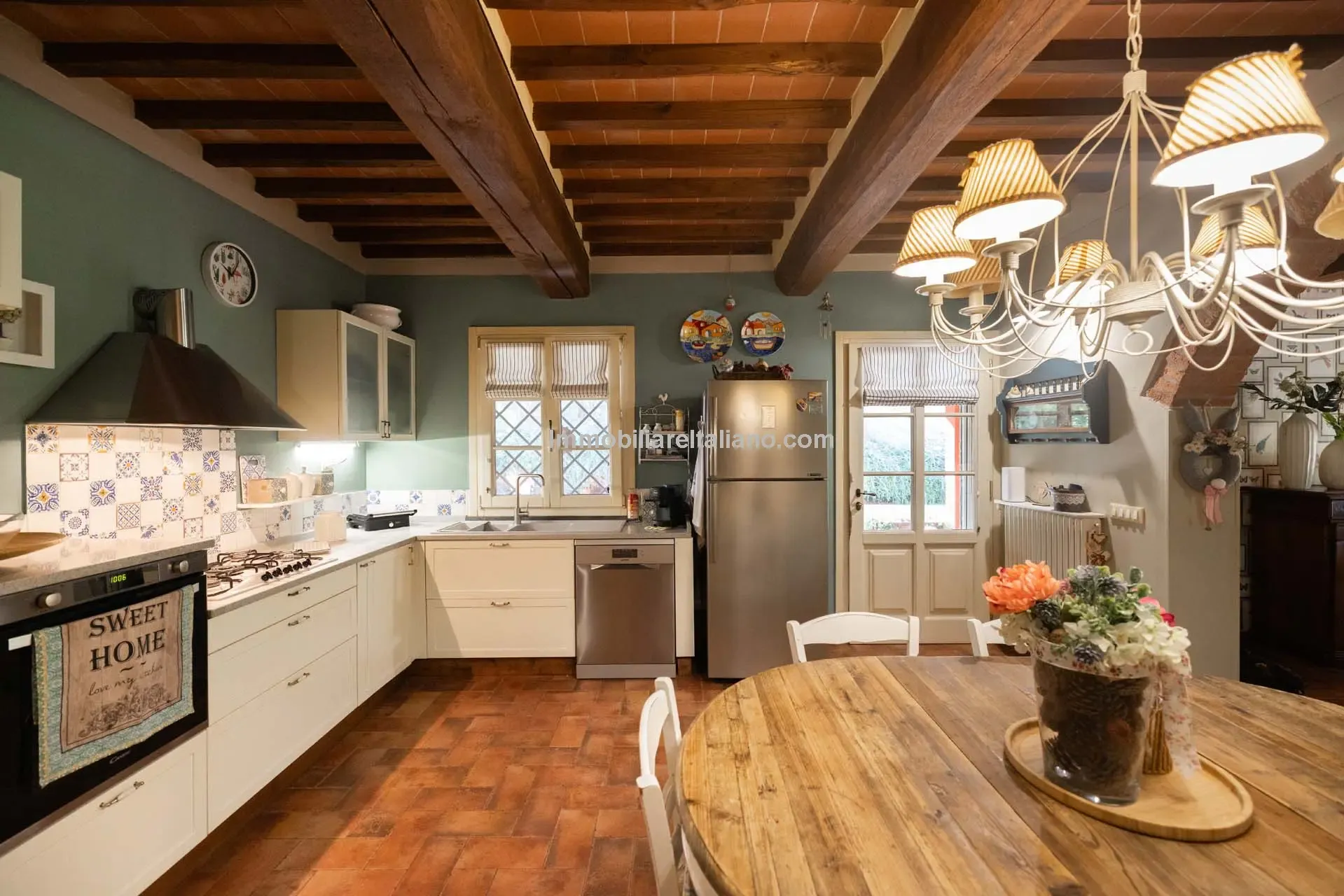 Contemporary 5-Bedroom Villa with Pool in Scenic Tuscany Near Florence - View image 15 of 63