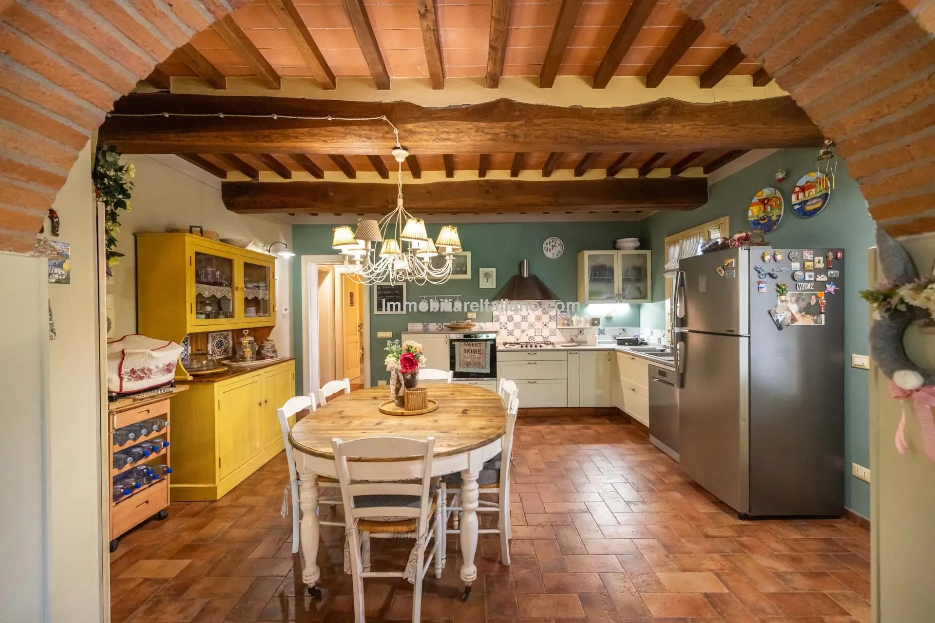 Contemporary 5-Bedroom Villa with Pool in Scenic Tuscany Near Florence - View image 16 of 63