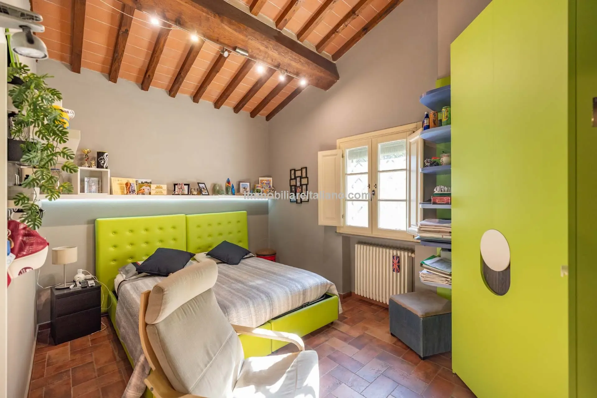 Contemporary 5-Bedroom Villa with Pool in Scenic Tuscany Near Florence - View image 21 of 63