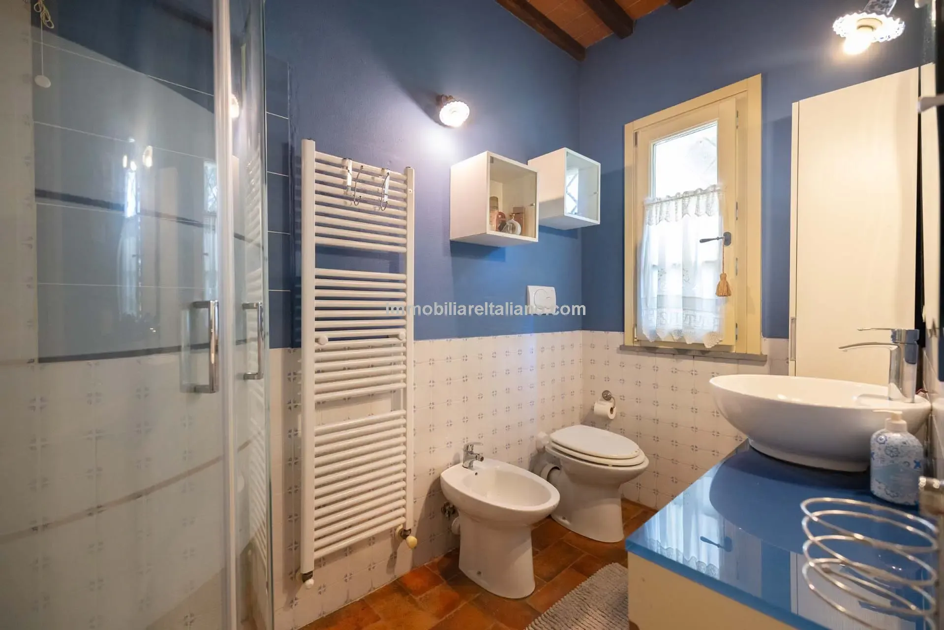 Contemporary 5-Bedroom Villa with Pool in Scenic Tuscany Near Florence - View image 25 of 63