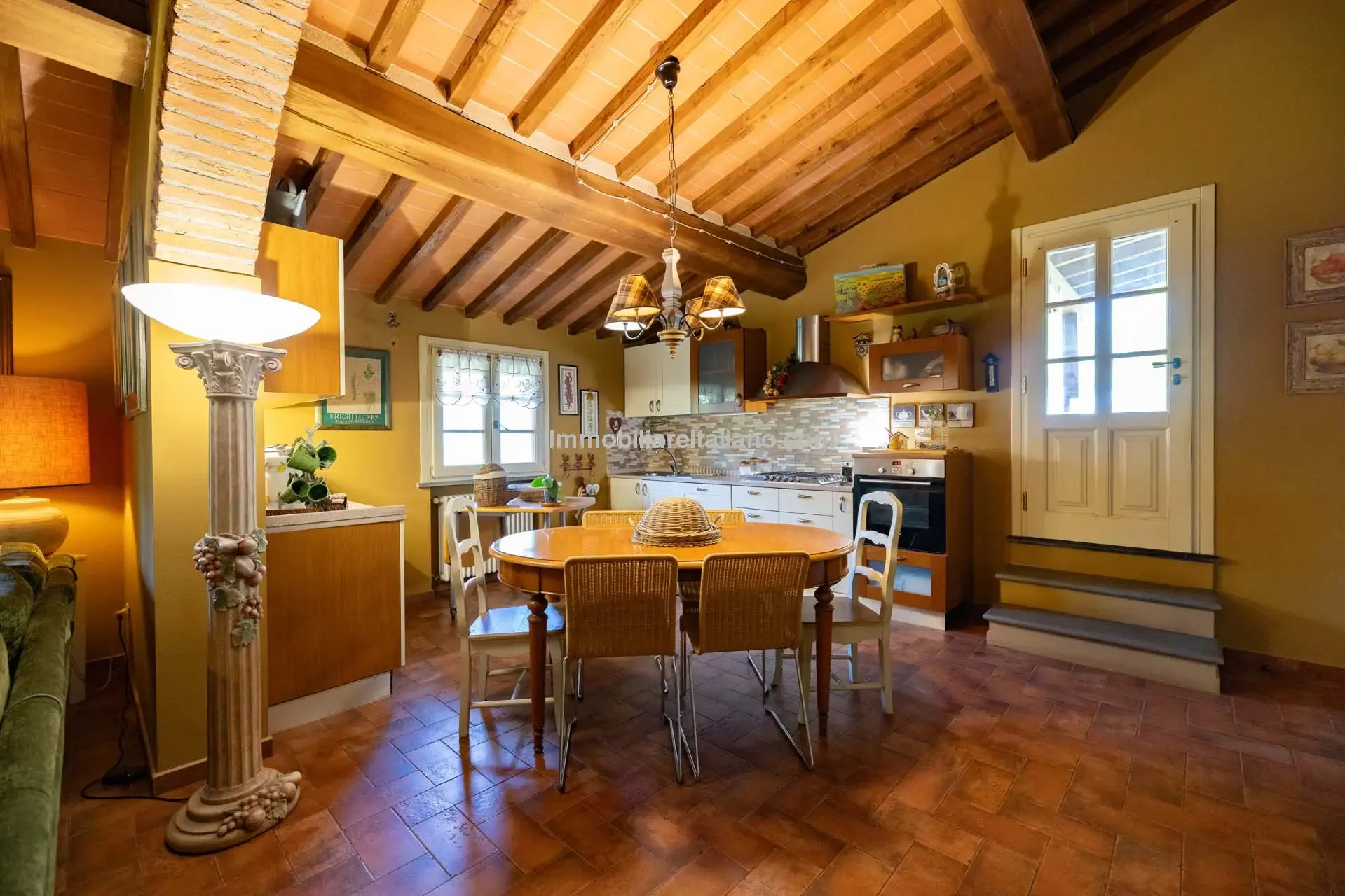 Contemporary 5-Bedroom Villa with Pool in Scenic Tuscany Near Florence - View image 28 of 63