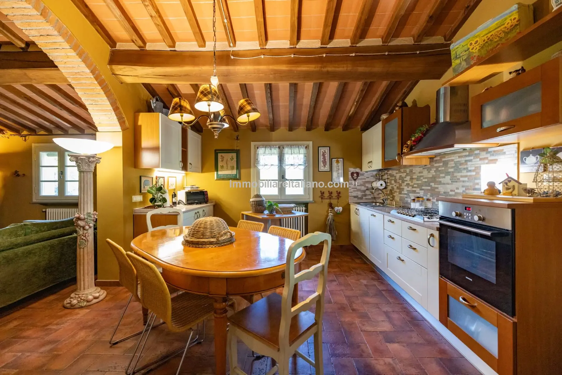 Contemporary 5-Bedroom Villa with Pool in Scenic Tuscany Near Florence - View image 29 of 63