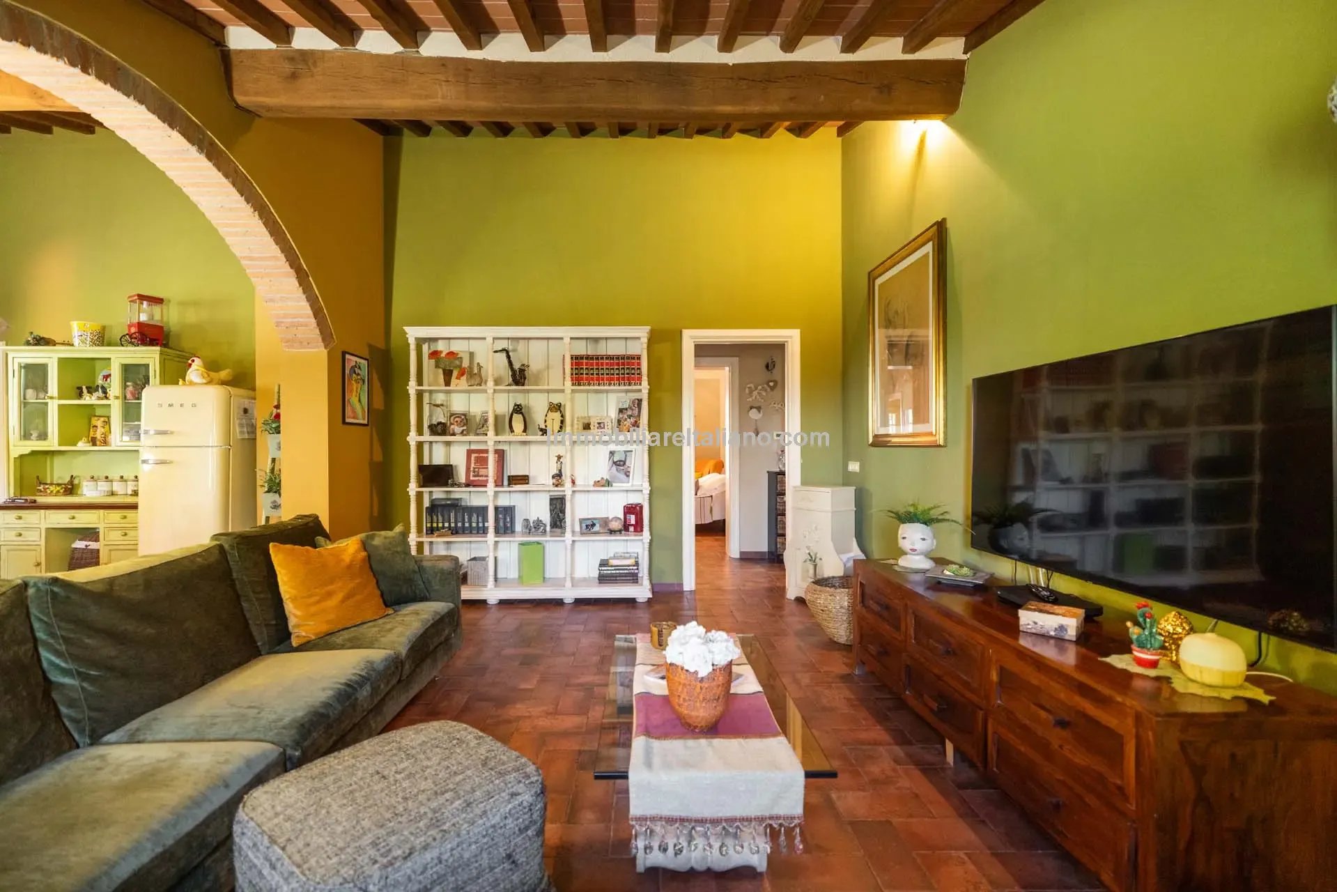 Contemporary 5-Bedroom Villa with Pool in Scenic Tuscany Near Florence - View image 30 of 63