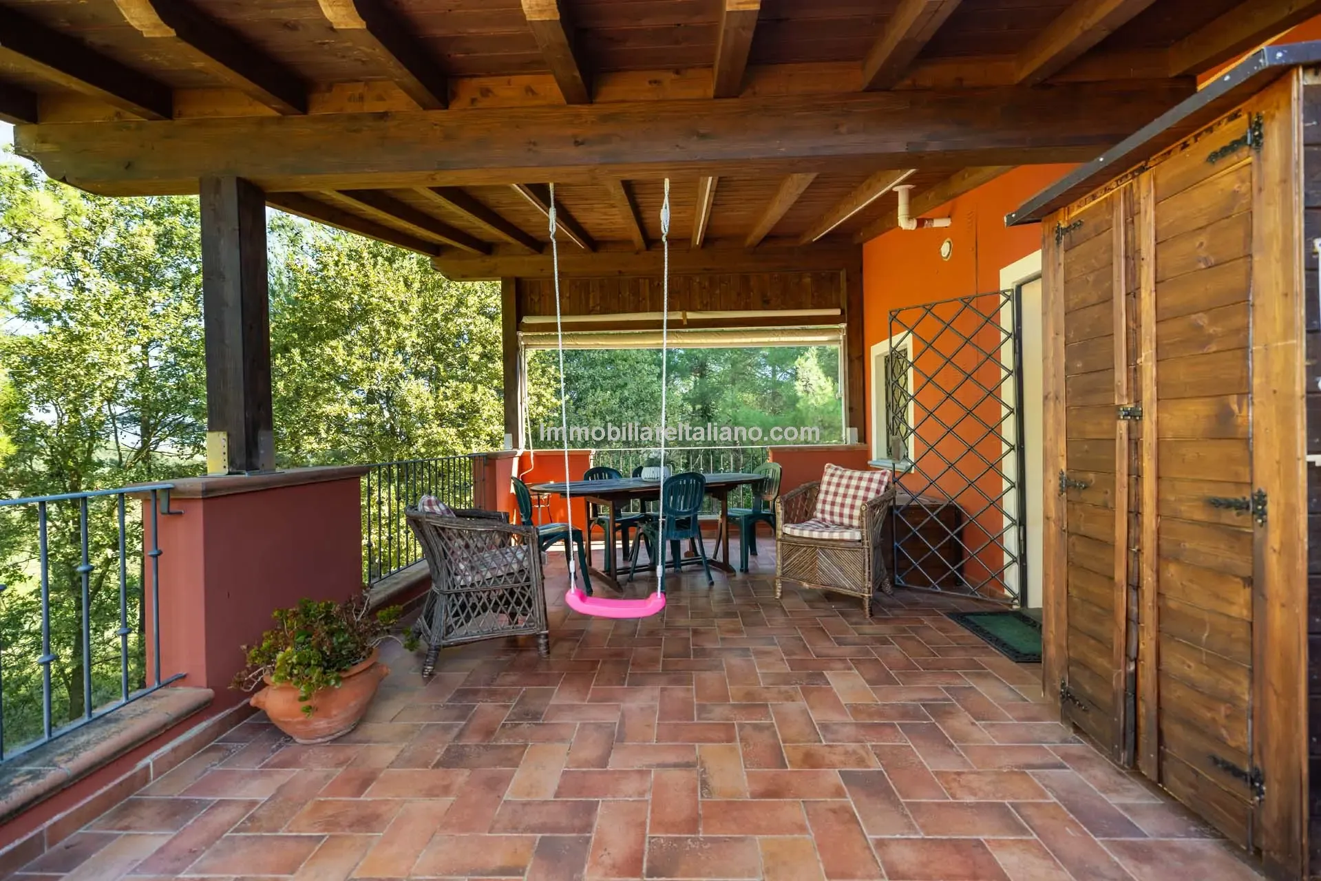 Contemporary 5-Bedroom Villa with Pool in Scenic Tuscany Near Florence - View image 41 of 63