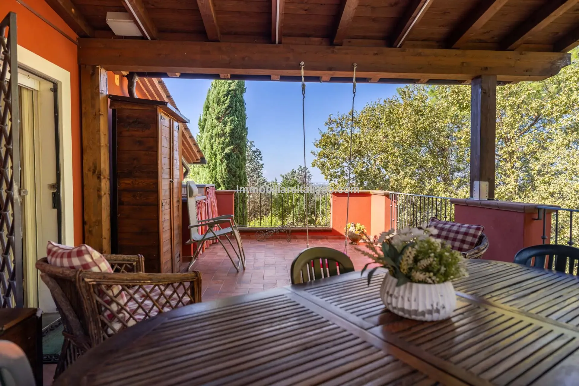 Contemporary 5-Bedroom Villa with Pool in Scenic Tuscany Near Florence - View image 42 of 63