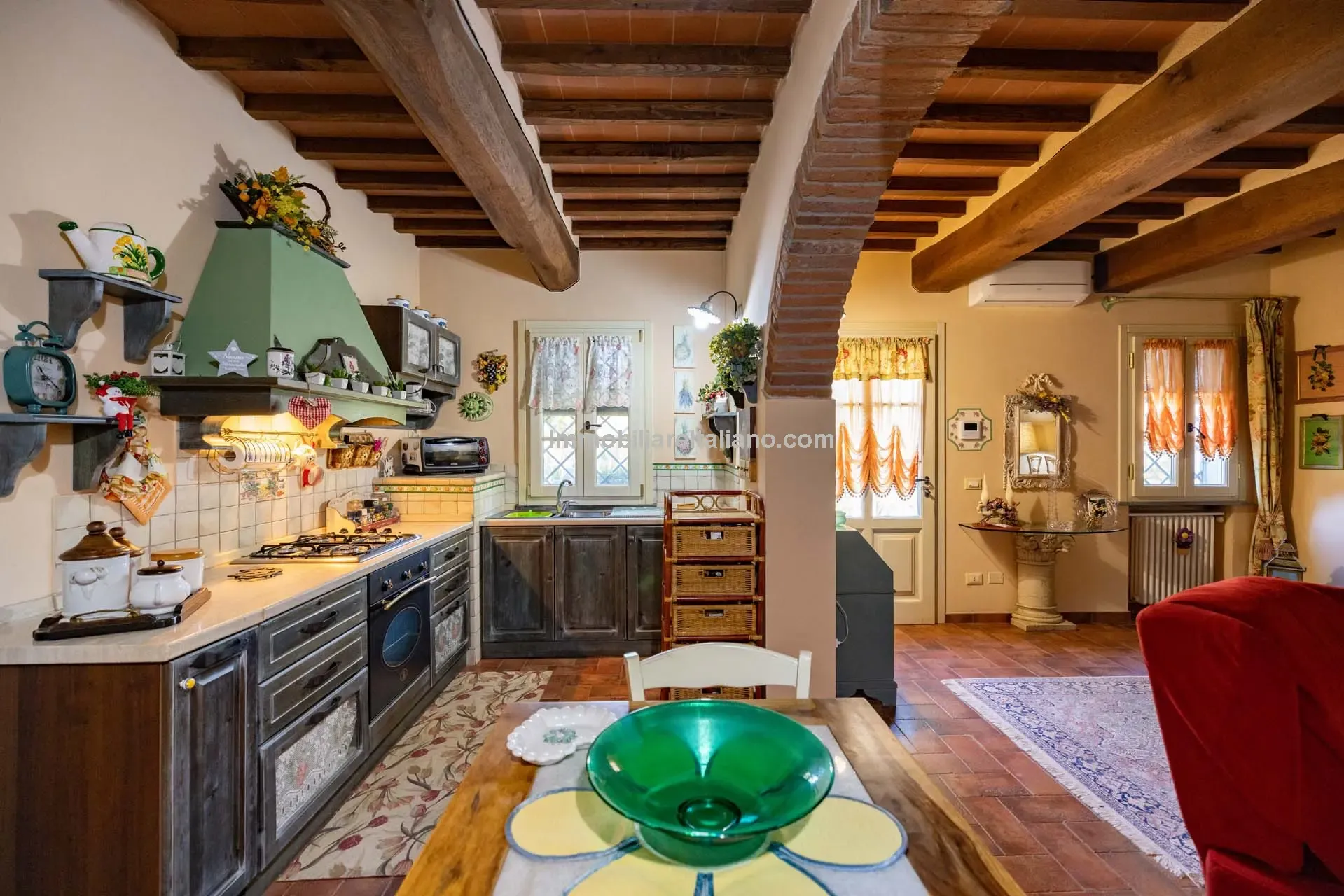 Contemporary 5-Bedroom Villa with Pool in Scenic Tuscany Near Florence - View image 44 of 63