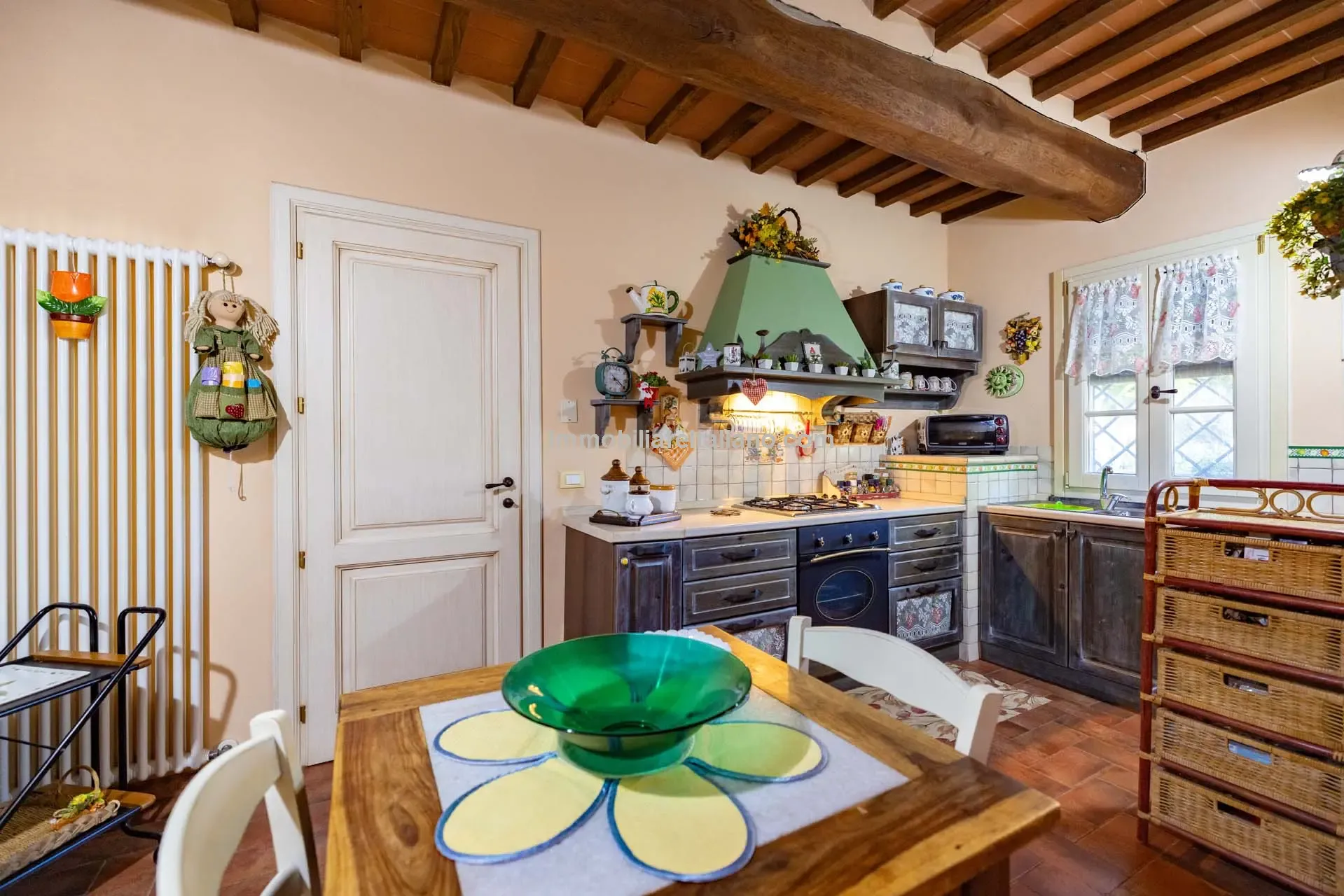 Contemporary 5-Bedroom Villa with Pool in Scenic Tuscany Near Florence - View image 45 of 63