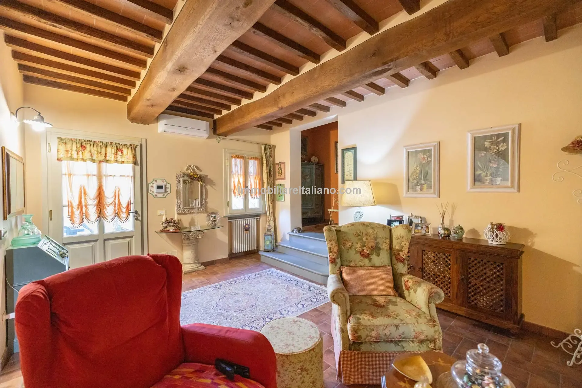 Contemporary 5-Bedroom Villa with Pool in Scenic Tuscany Near Florence - View image 47 of 63