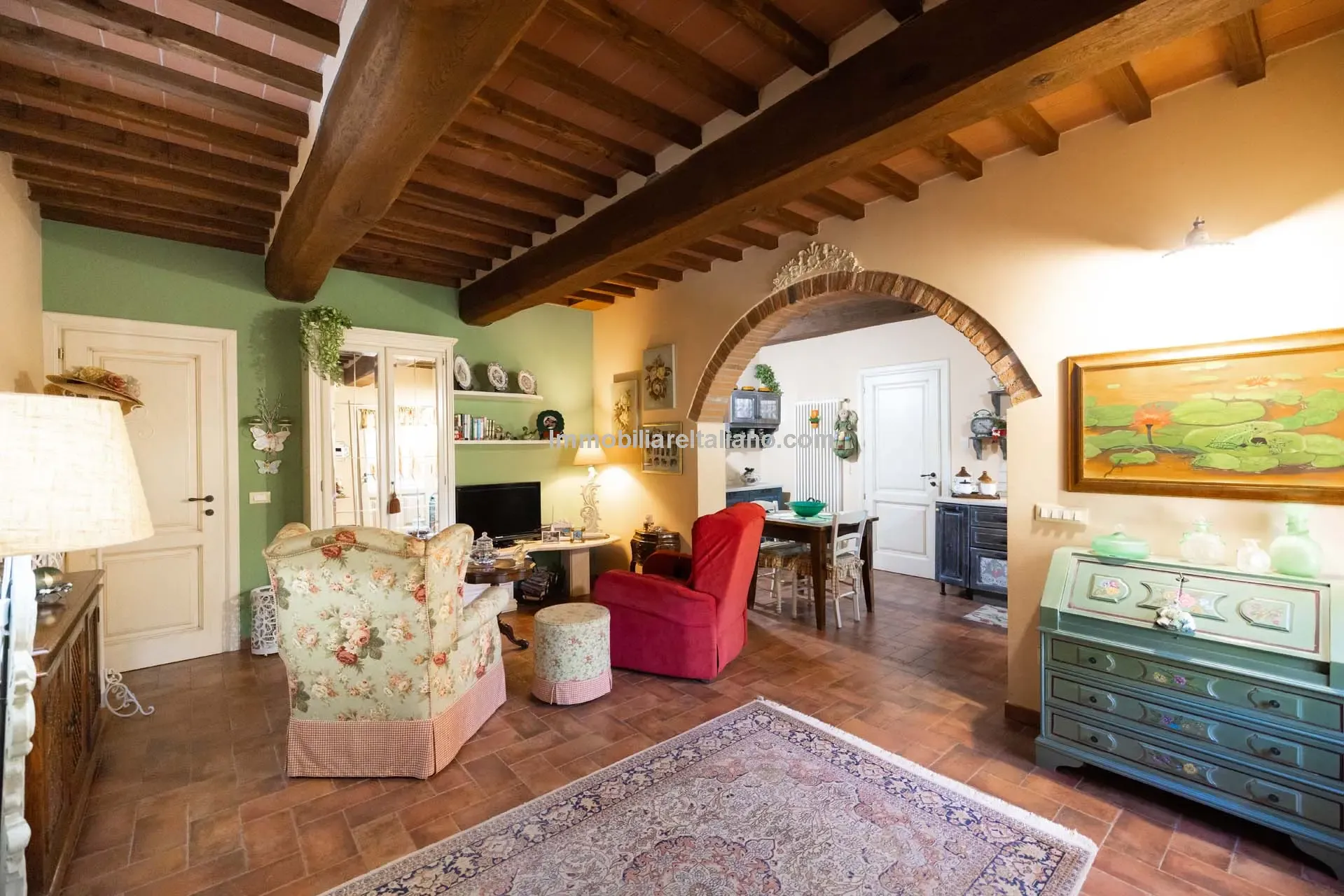 Contemporary 5-Bedroom Villa with Pool in Scenic Tuscany Near Florence - View image 48 of 63
